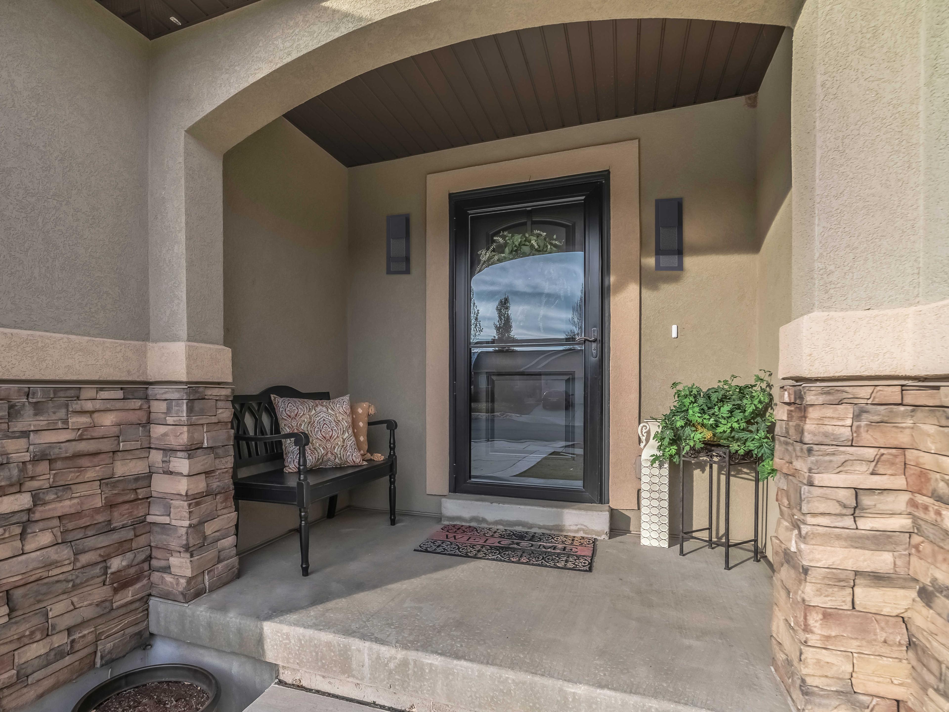 Eglo Venecia 1-Light Outdoor Wall Light