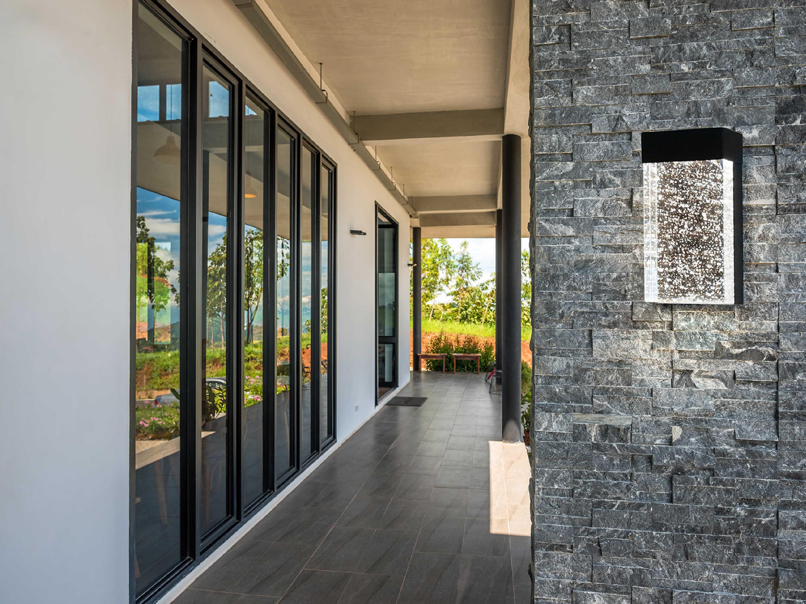 Eglo Venecia 1-Light Outdoor Wall Light