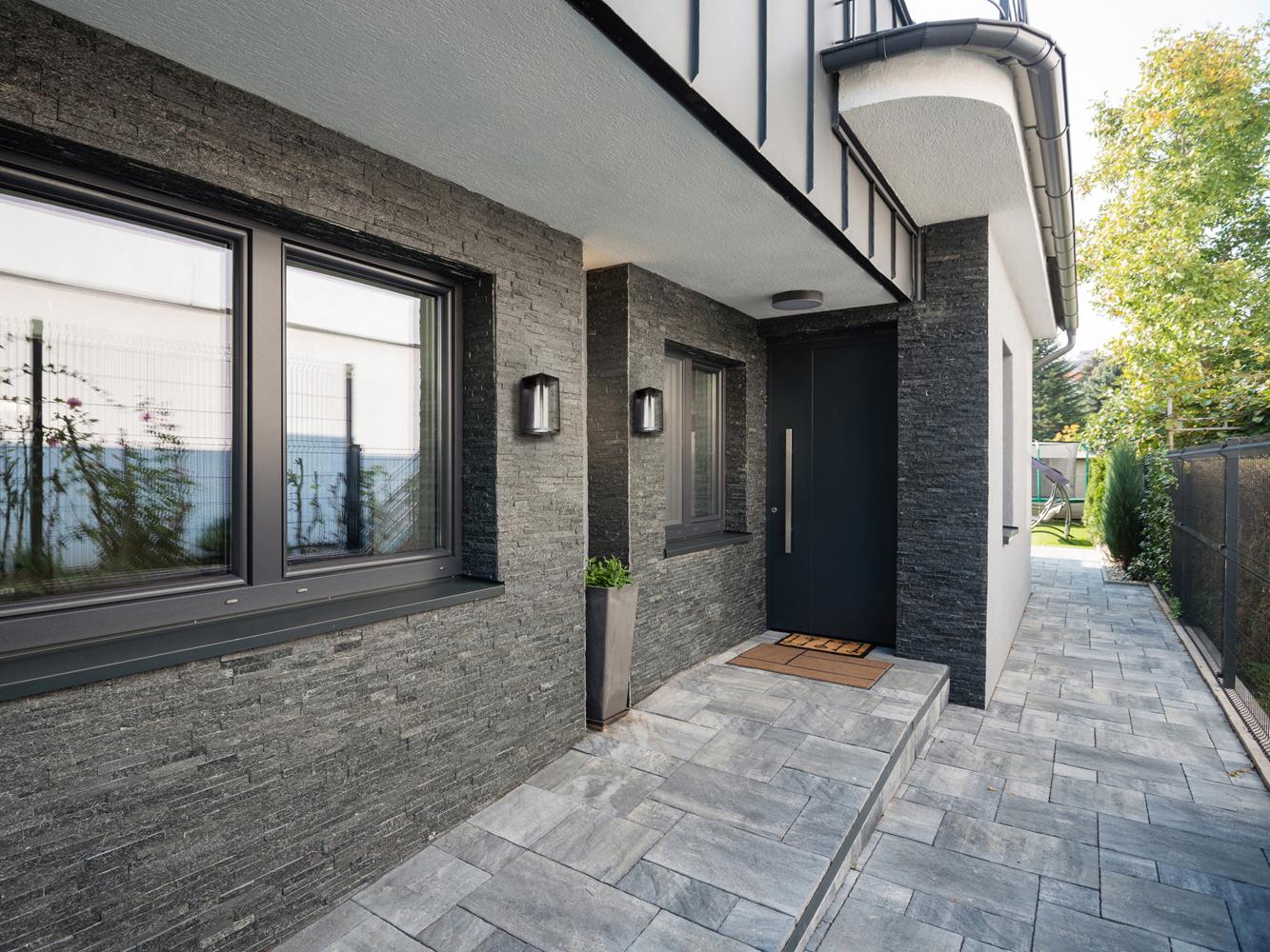 Eglo Walker Hill 1-Light Outdoor Wall Light