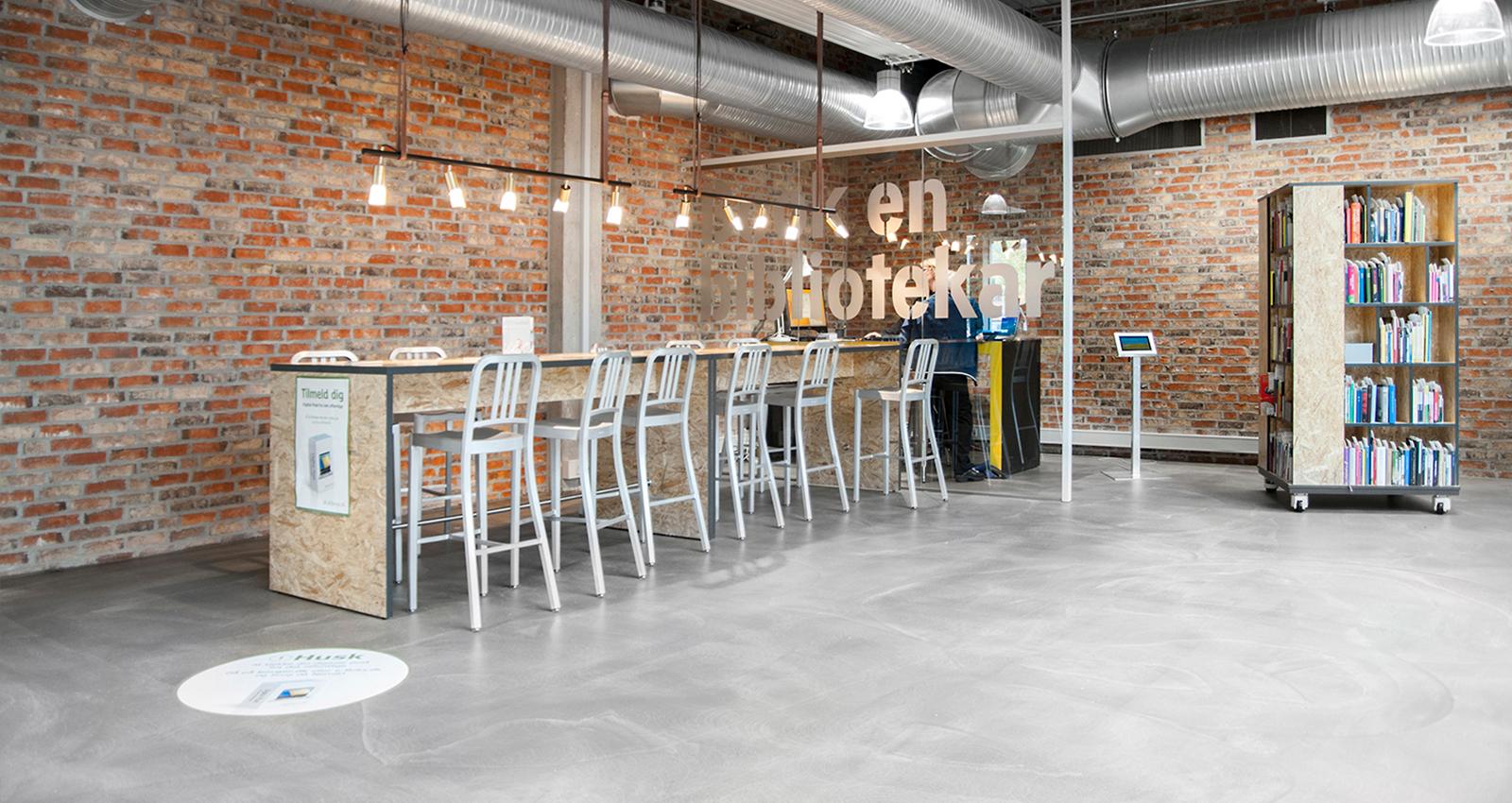 Emeco Outdoor Navy Polished Aluminum Bar Stool