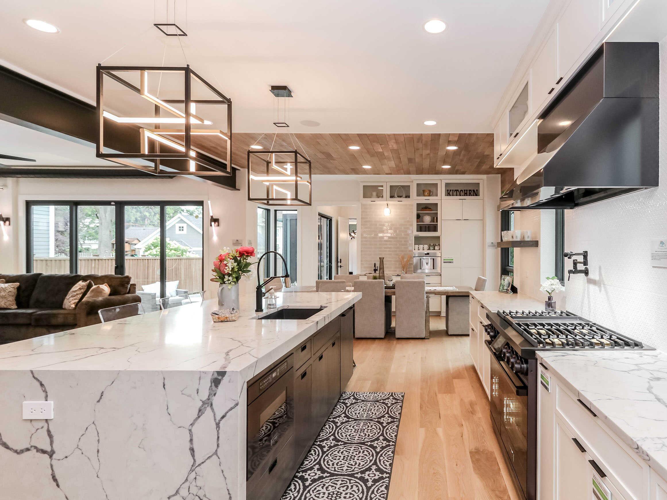 ET2 Chamber 4-Light Black Gold LED Geometric Pendant