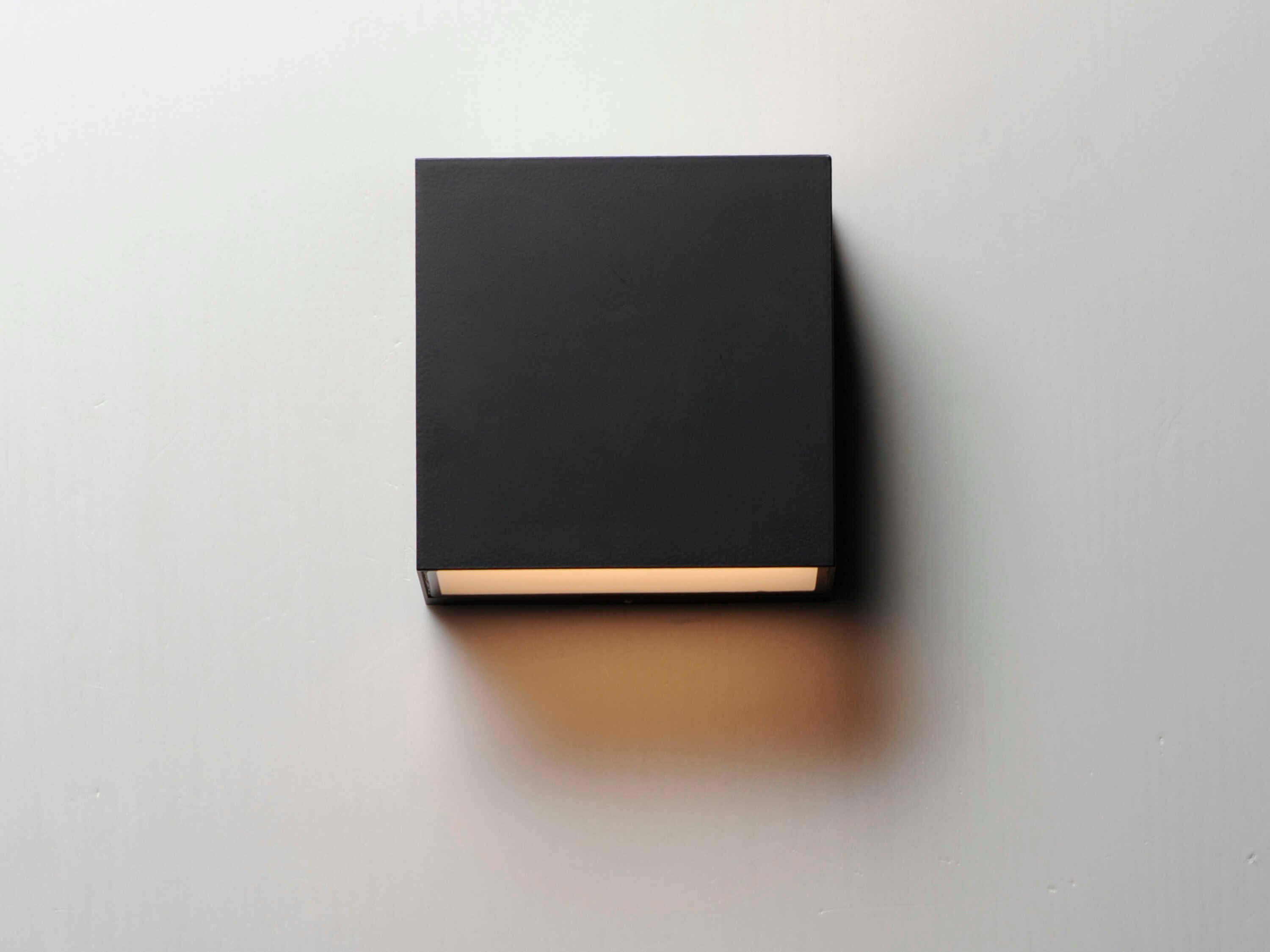 ET2 Blok 2 - Light Outdoor Wall Light