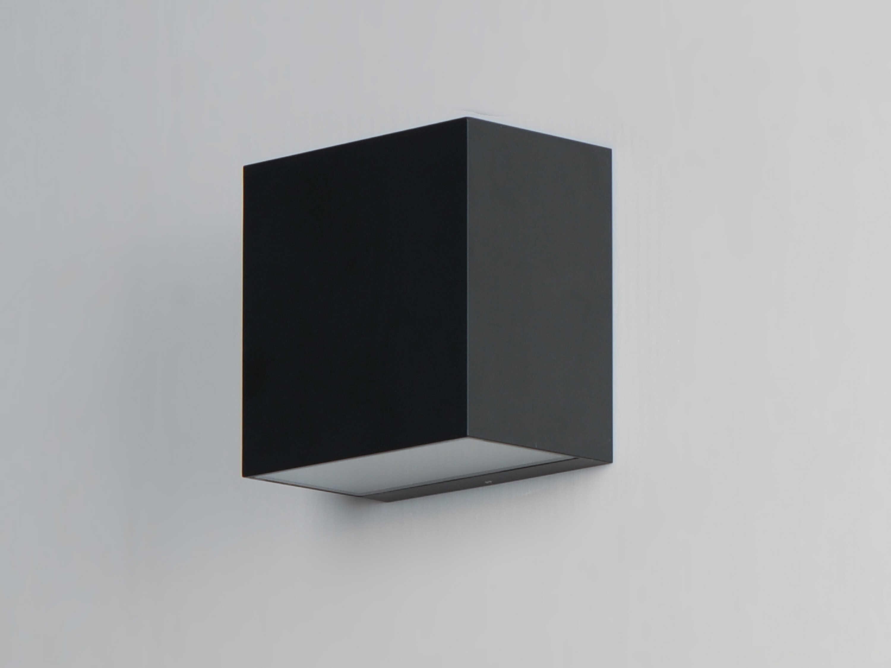 ET2 Blok 2 - Light Outdoor Wall Light