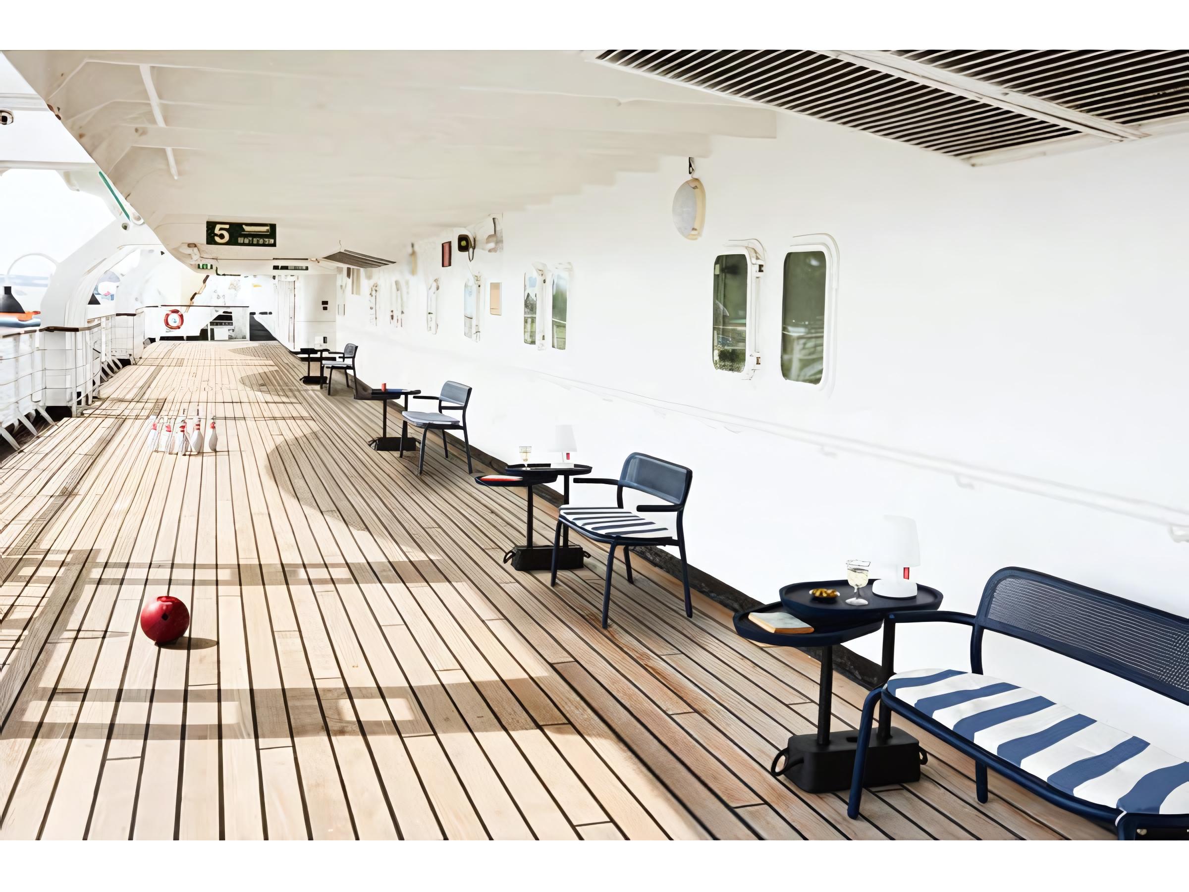 Fatboy Outdoor Brick Buddy Ova End Table in Anthracite