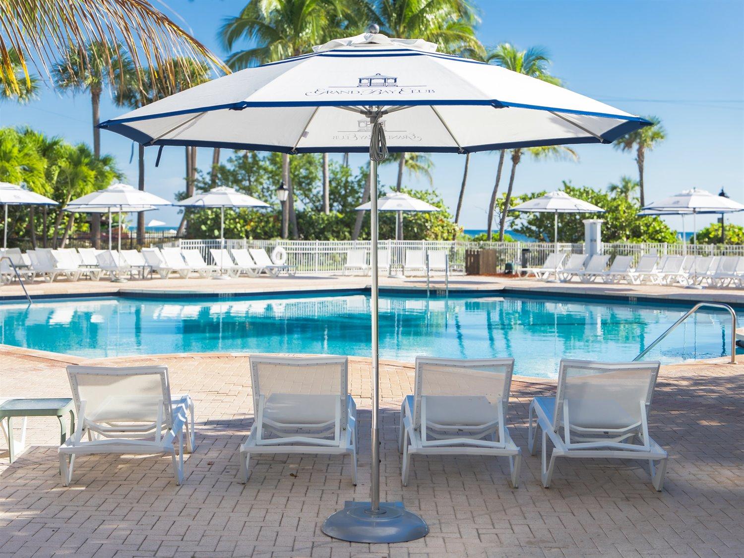 Frankford Outdoor Umbrellas Monterey 7.5ft Pulley Lift Outdoor Umbrella