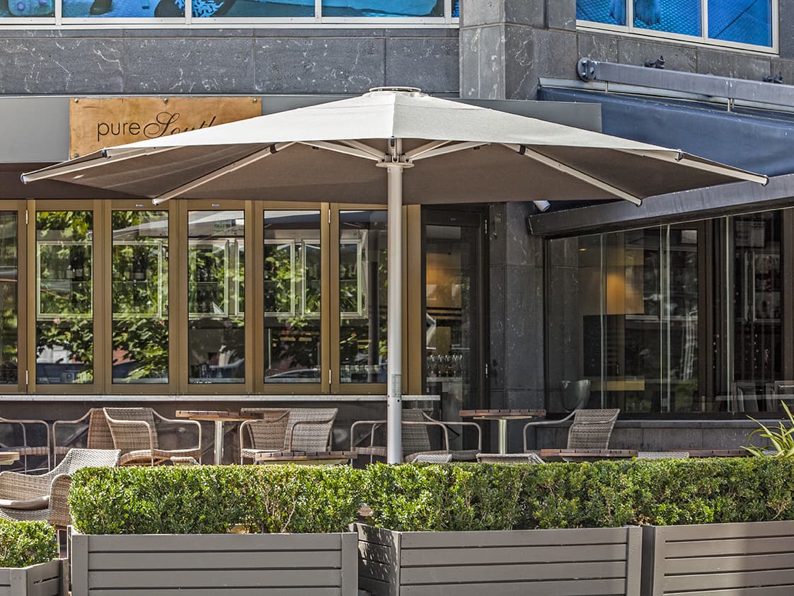 Frankford Nova Giant Center Aluminum Matte Silver 16 Foot Octagon Telescoping Crank Outdoor Umbrella