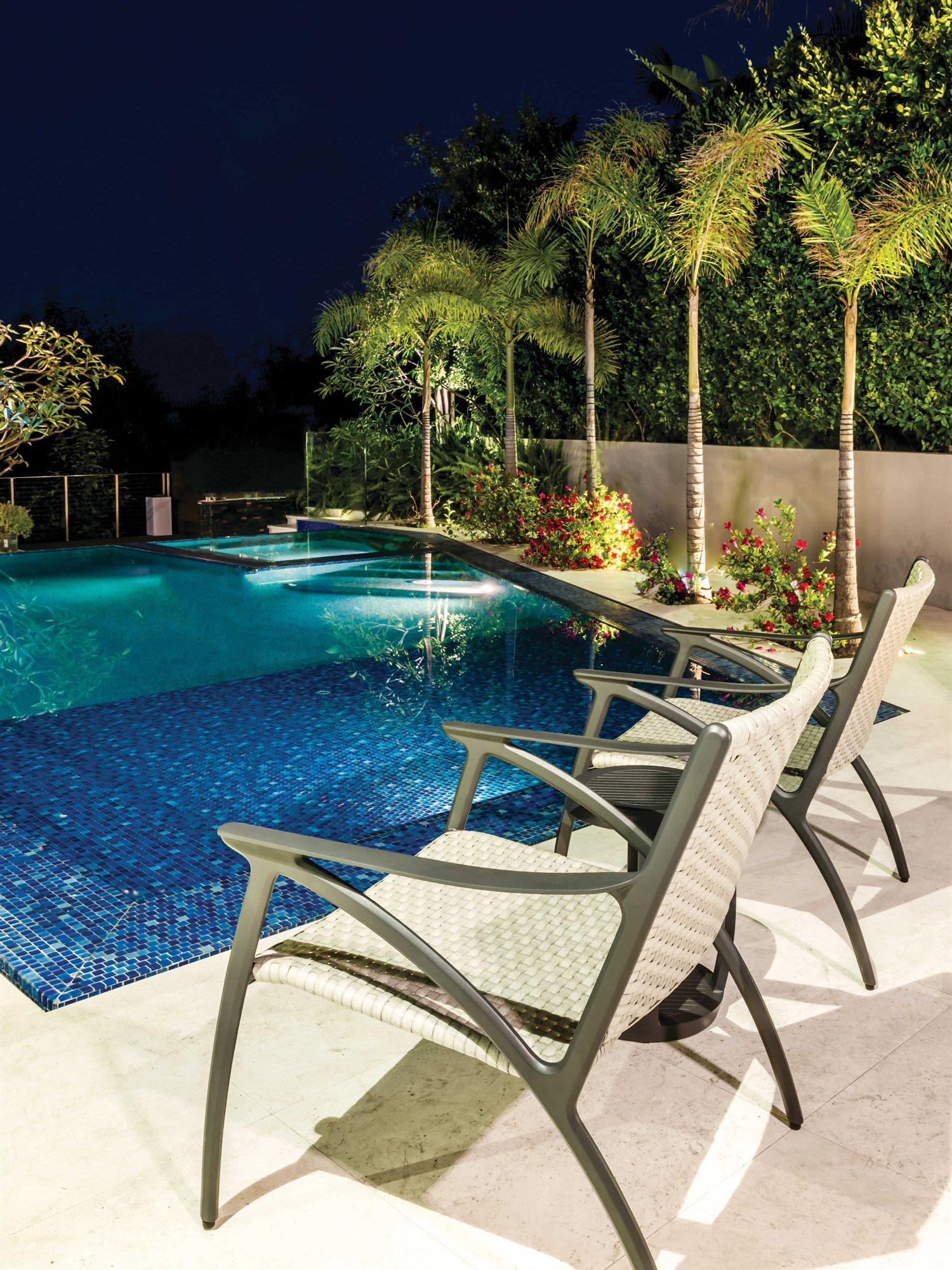 Gensun Amari Woven Aluminum Carbon Outdoor Lounge Chair