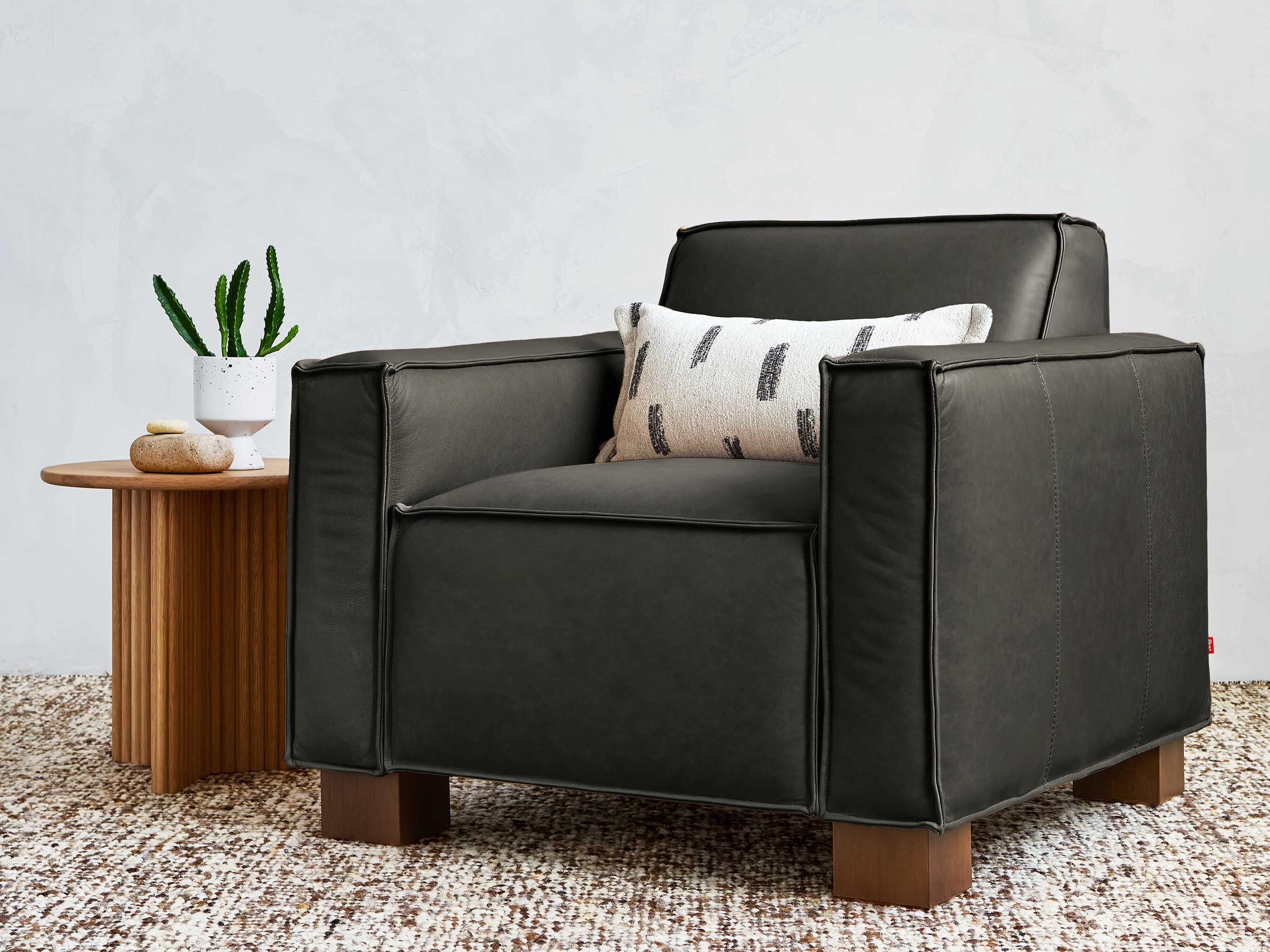 Gus* Modern Cabot Table Set