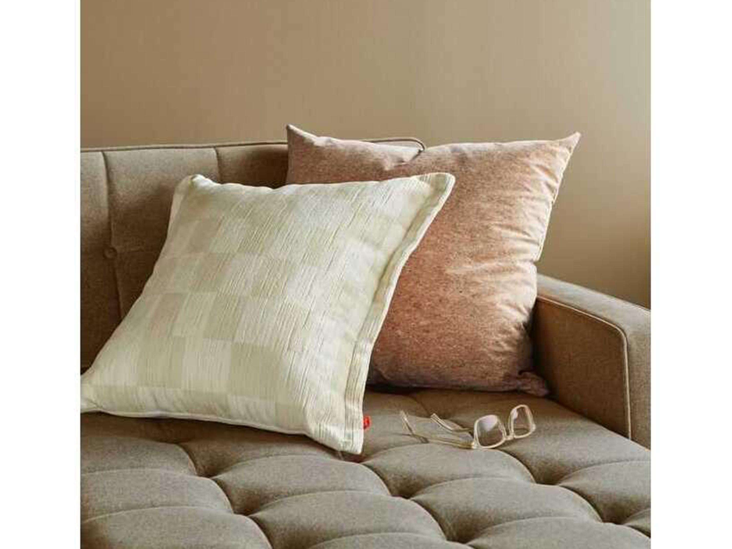 Gus* Modern Ravioli Mosaic Shell Beige Throws