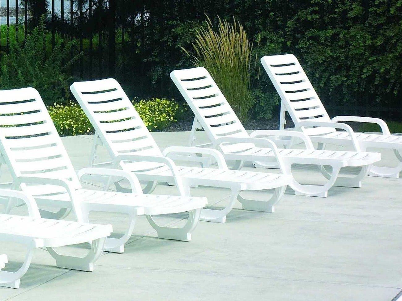 Grosfillex Bahia Resin White Outdoor Patio Lounge Set