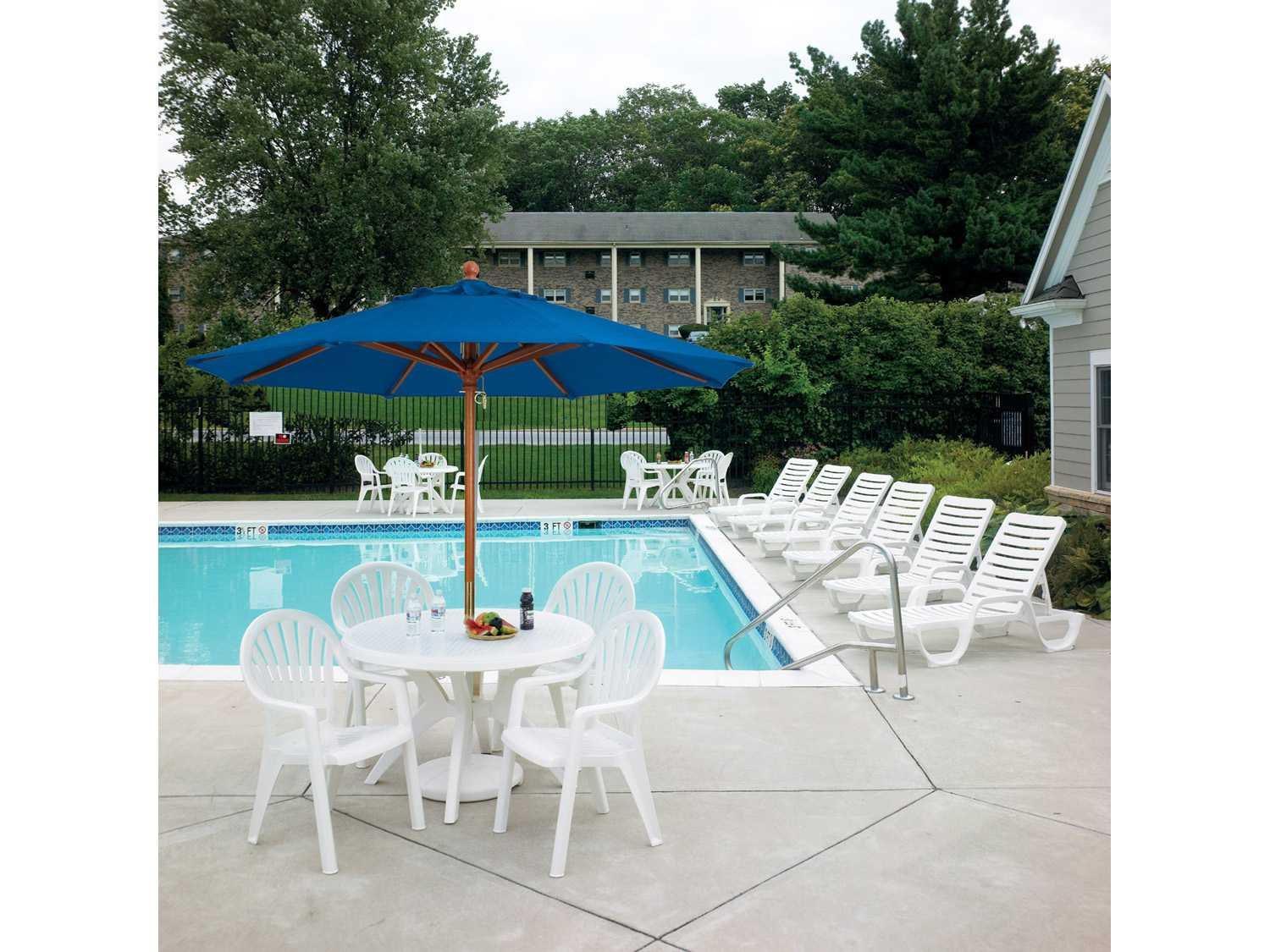 Grosfillex Pacific Fanback Resin White Outdoor Dining Set