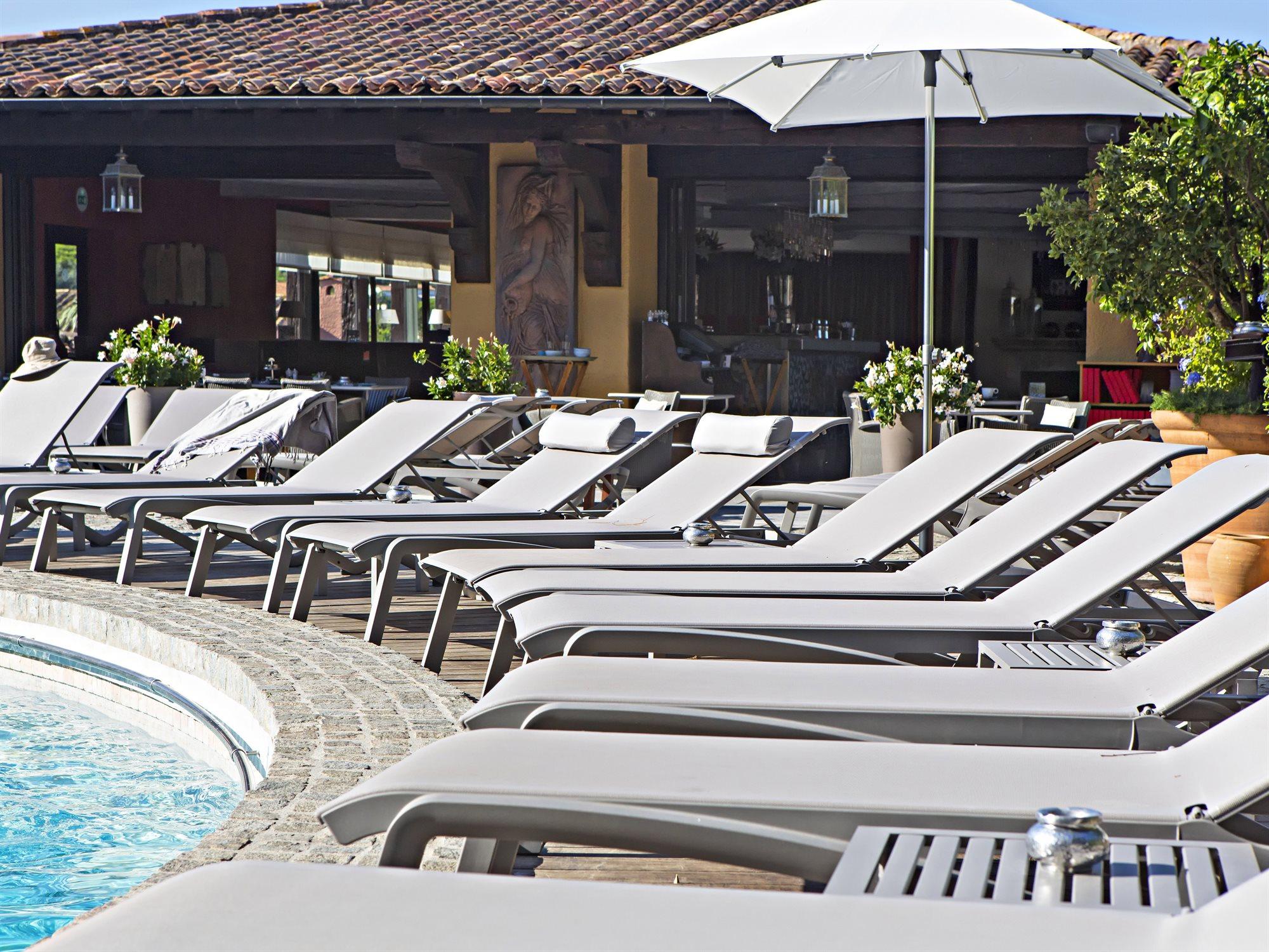 Grosfillex Sunset Platinum Gray Aluminum Sling Patio Lounge Set in Gray