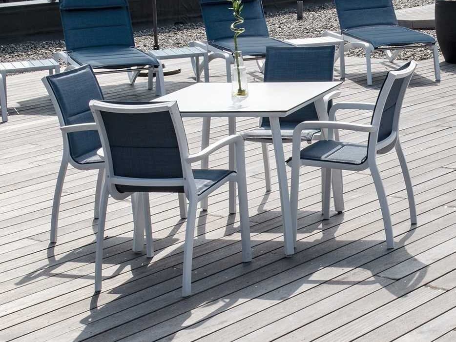 Grosfillex Sunset Sling Glacier White Aluminum Resin Outdoor Patio Dining Set in Madras Blue