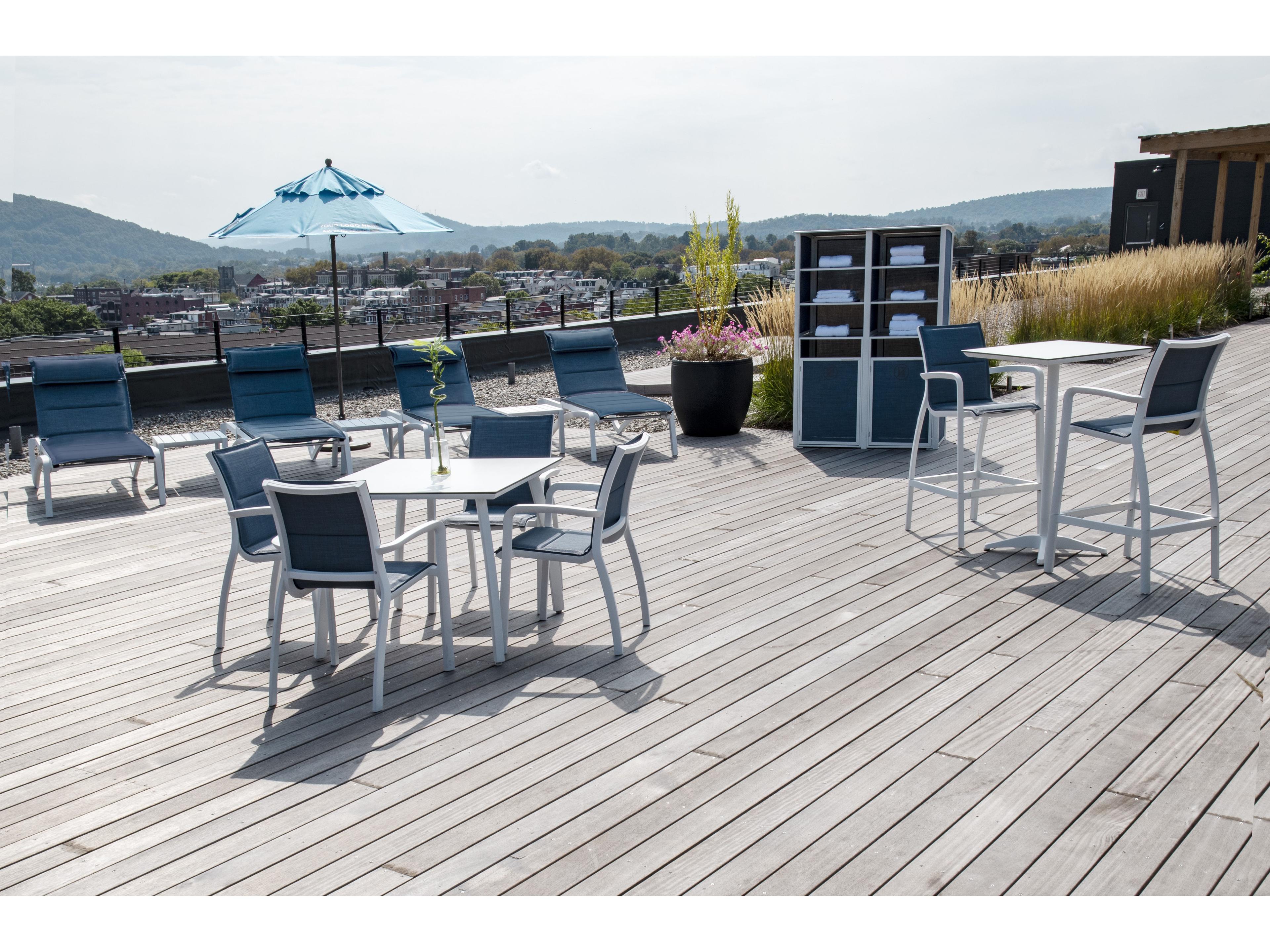 Grosfillex Sunset Aluminum White Glacier White/White Square Outdoor Patio Bar Height Table