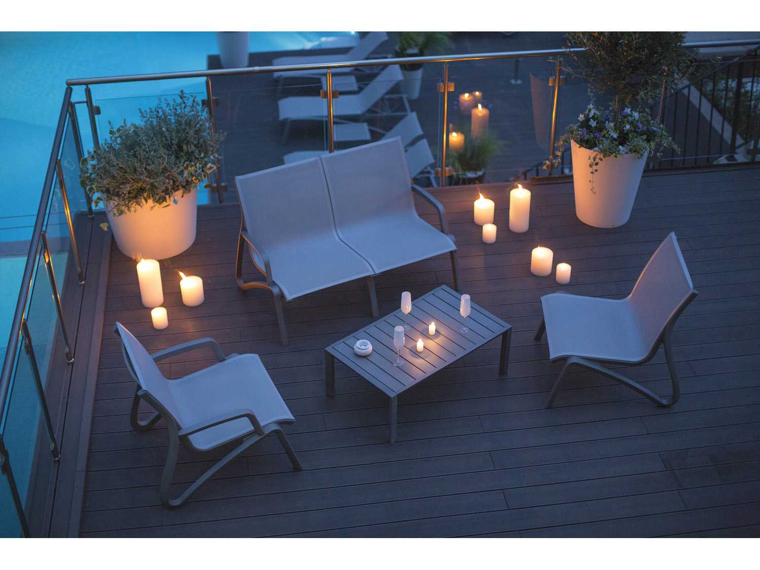 Grosfillex Sunset Sling Aluminum Resin Volcanic Black Patio Lounge Chair in Gray