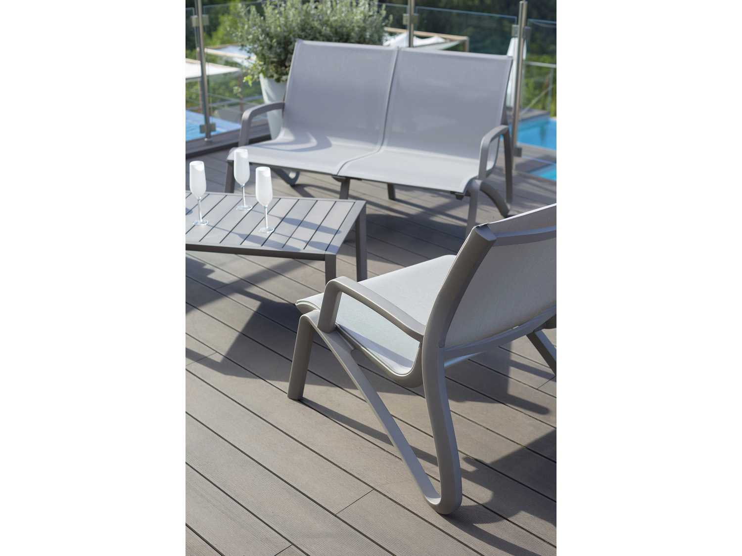 Grosfillex Sunset Sling Aluminum Resin Platinum Gray Outdoor Lounge Chair in Gray