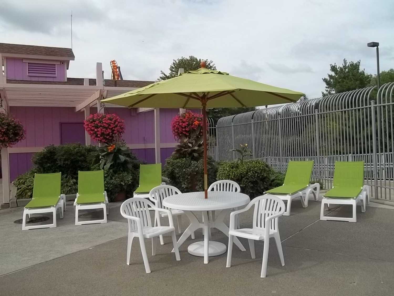 Grosfillex Miami Resin White Lowback Stacking Outdoor Patio Dining Arm Chair