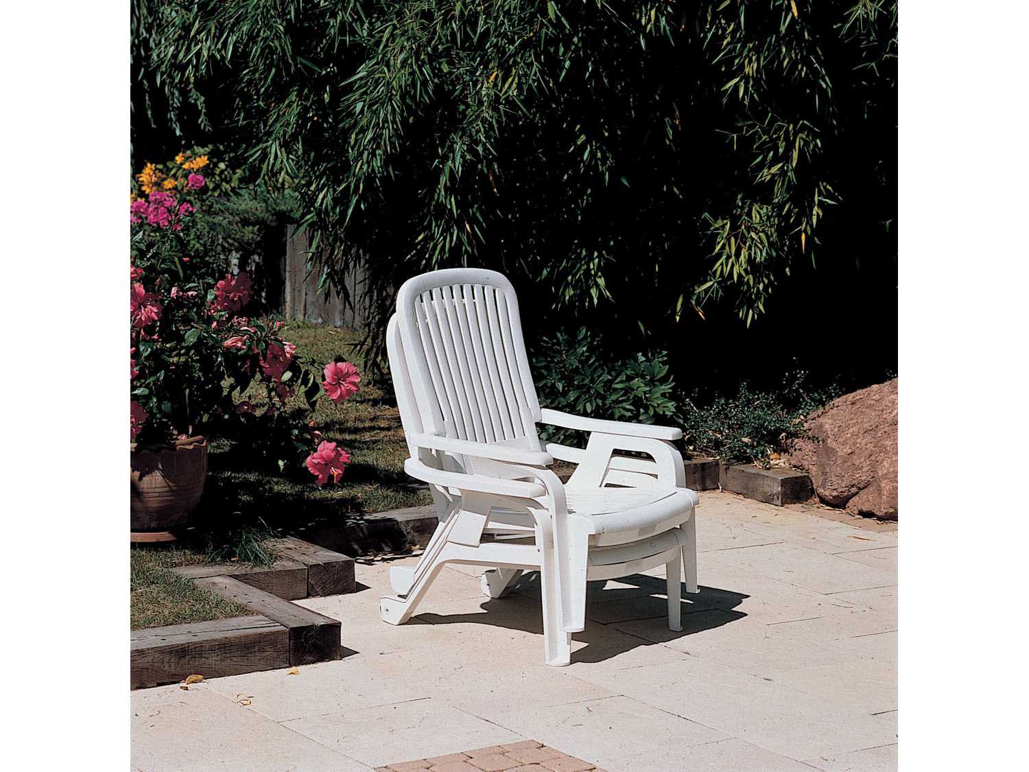 Grosfillex Bahia Resin White Stacking Deck Lounge Chair