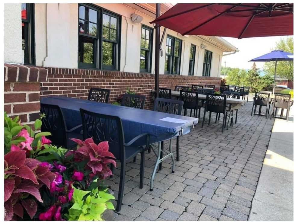 Grosfillex Vegetal Resin Charcoal Outdoor Dining Set