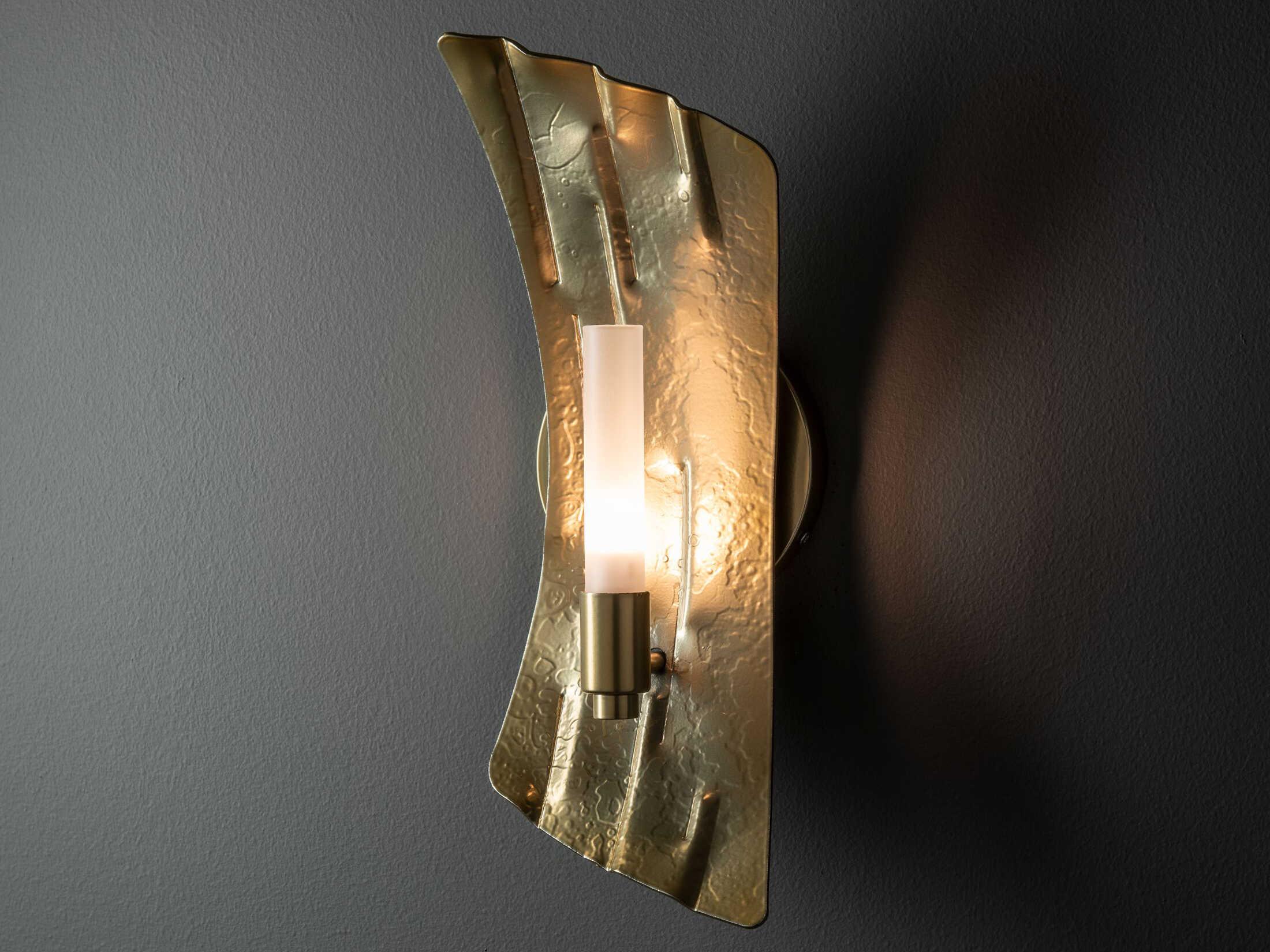 Hubbardton Forge Crest 1-Light Wall Sconce