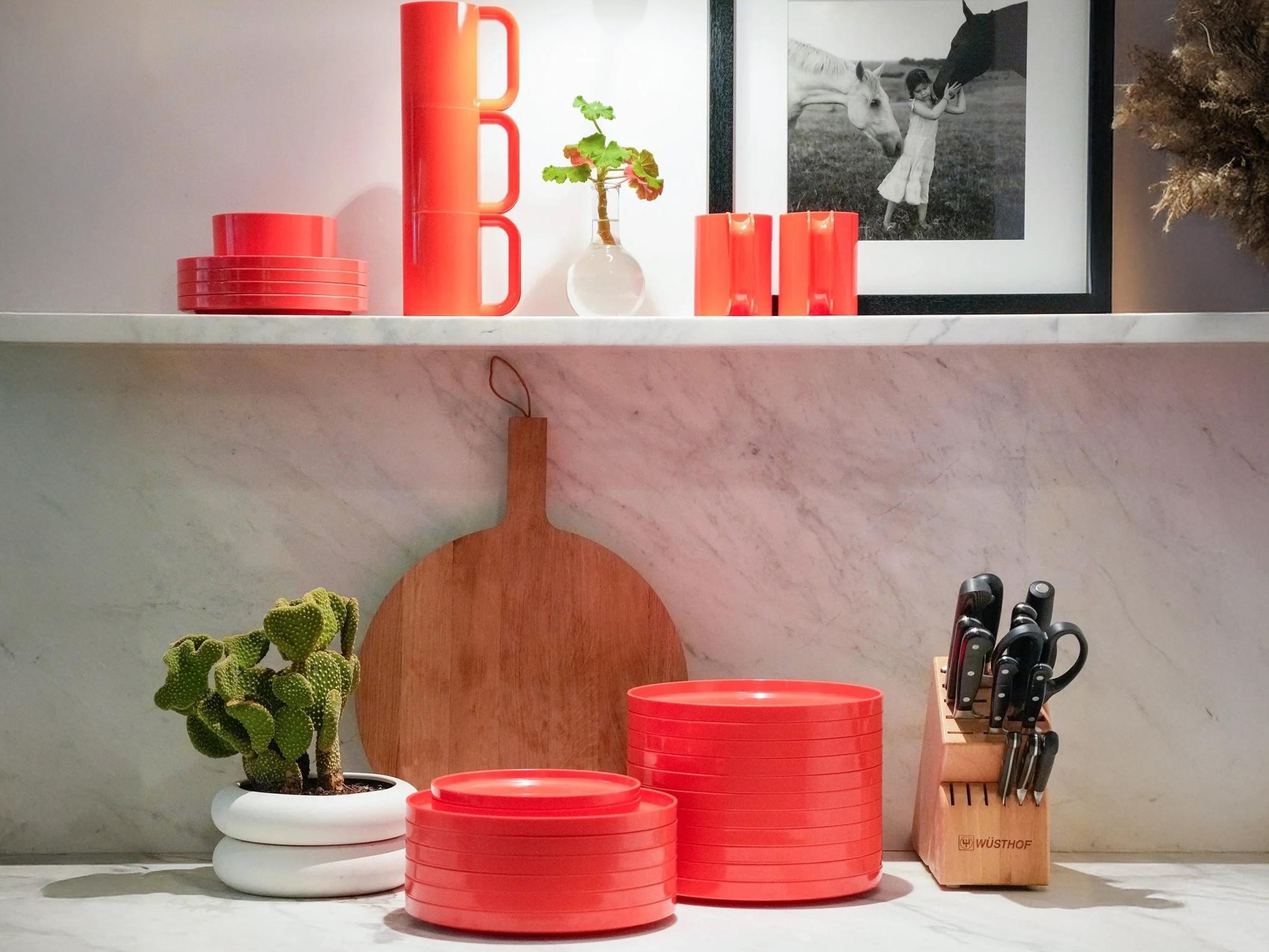 Heller Outdoor Max Orange Dinnerware Kit 24 (6 dinner plates, 6 salad plates, 6 bowls, 6 mugs)