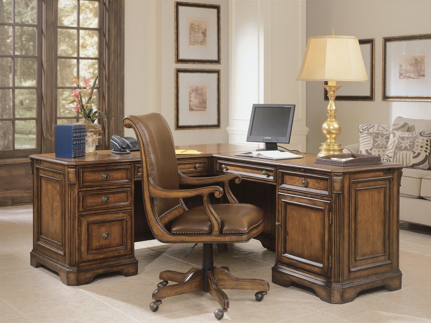 Hooker Furniture Brookhaven Distressed Clear Cherry Hardwood L-Shaped Desk