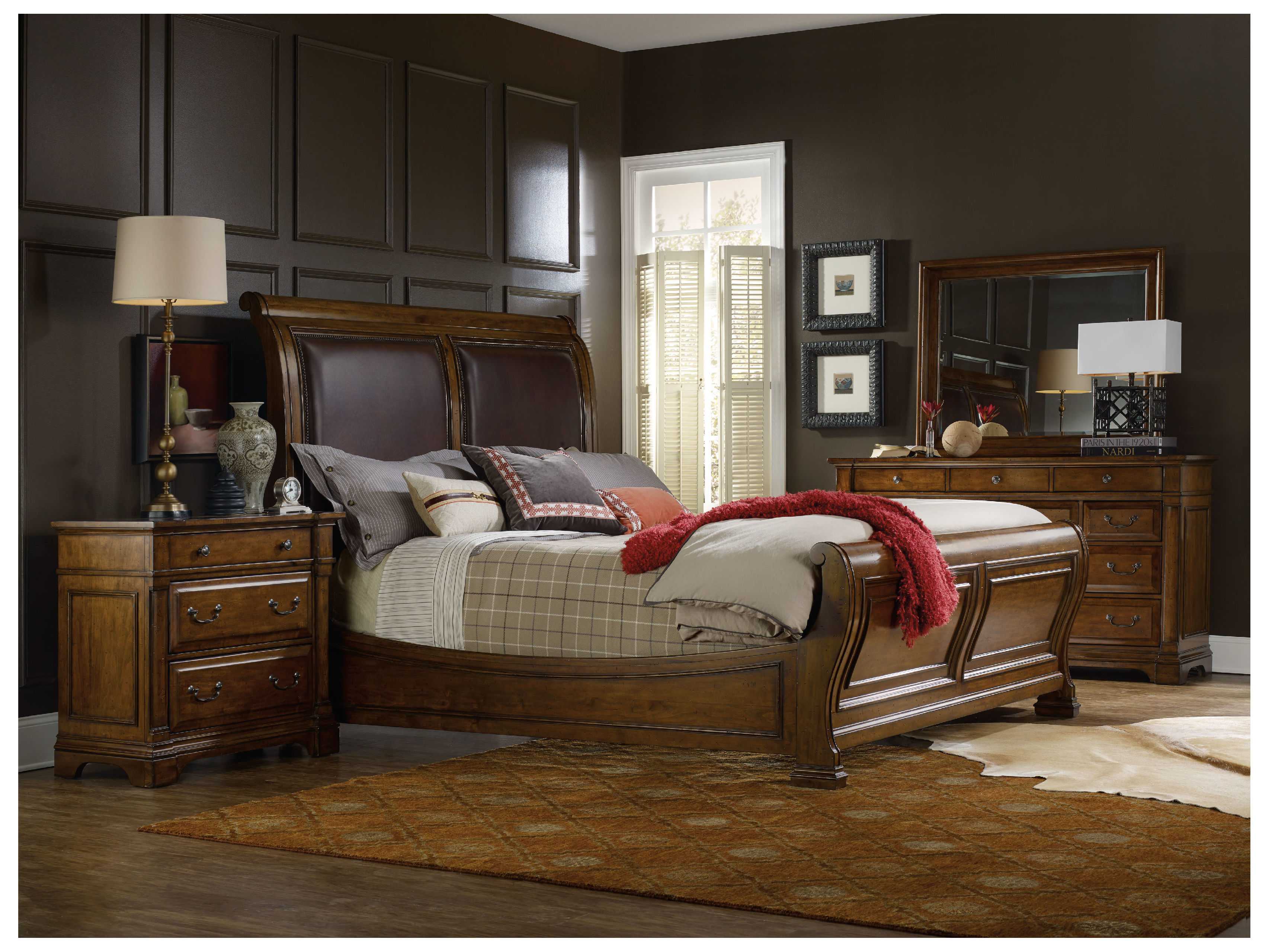 Hooker Furniture Tynecastle 10-Drawers Brown Alder Wood Dresser