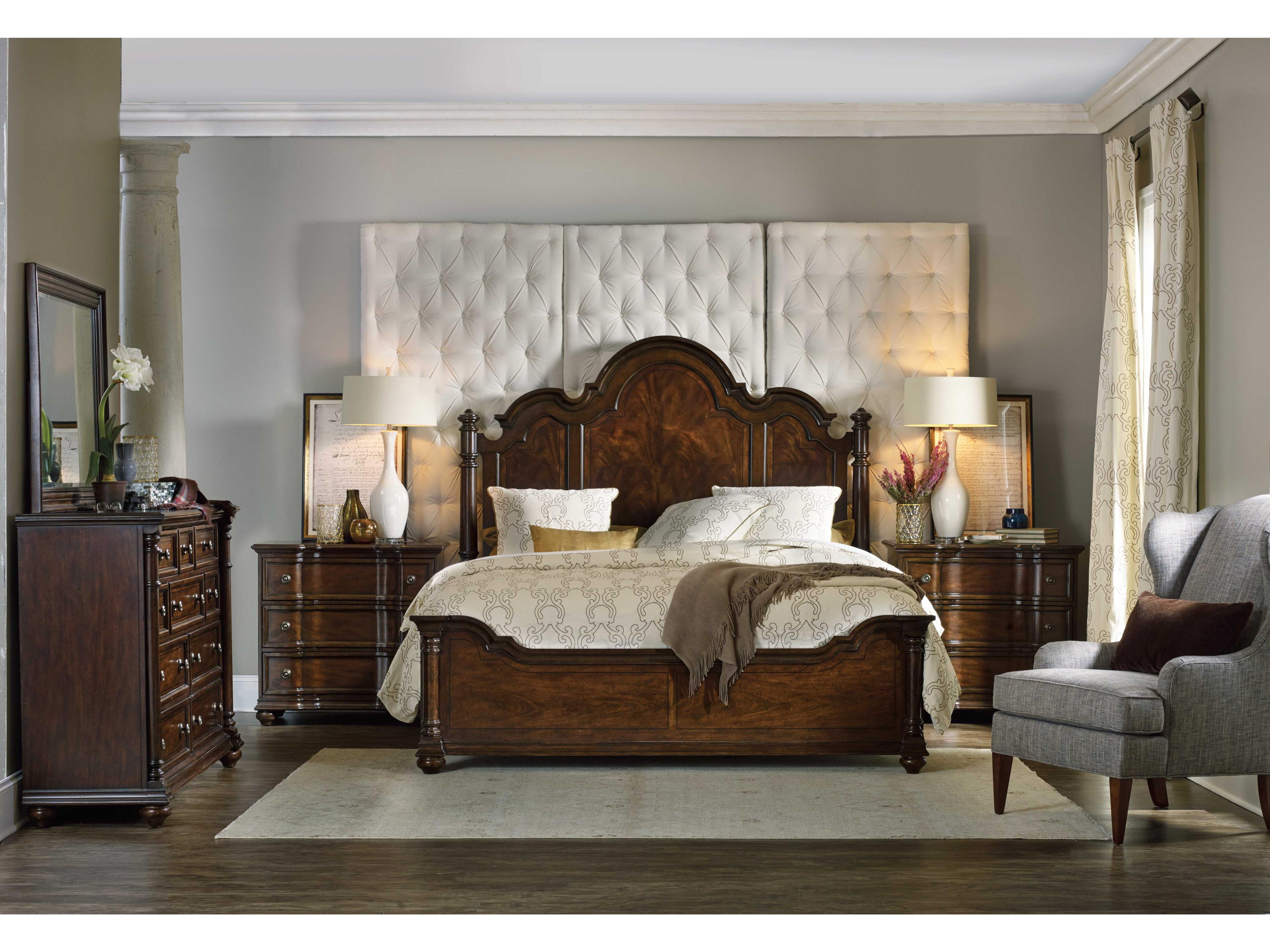 Hooker Furniture Leesburg Rich Brown Mahogany Wood King Poster Bed