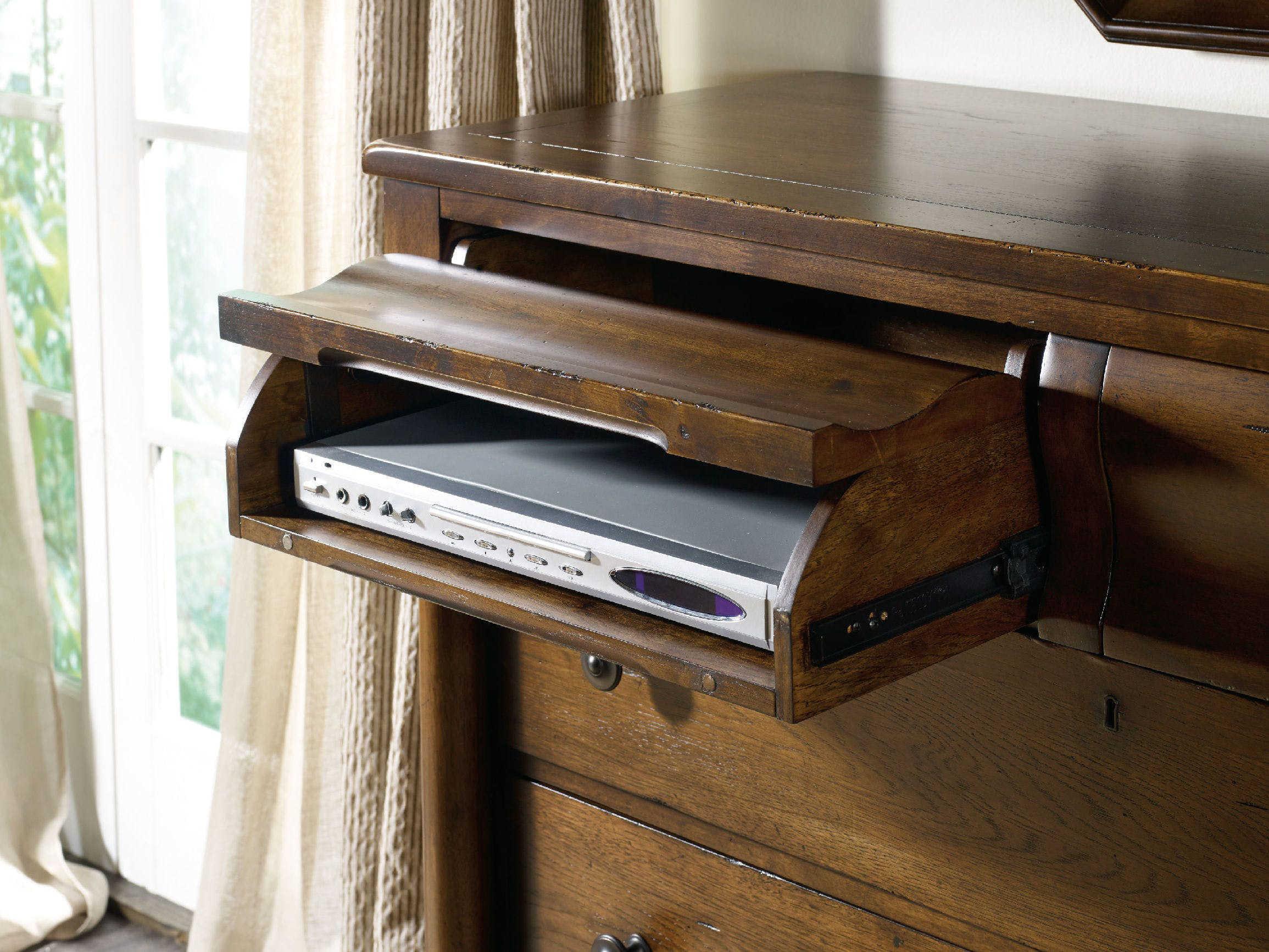 Hooker Furniture Archivist Bureau 5-Drawers Brown Rubberwood Dresser