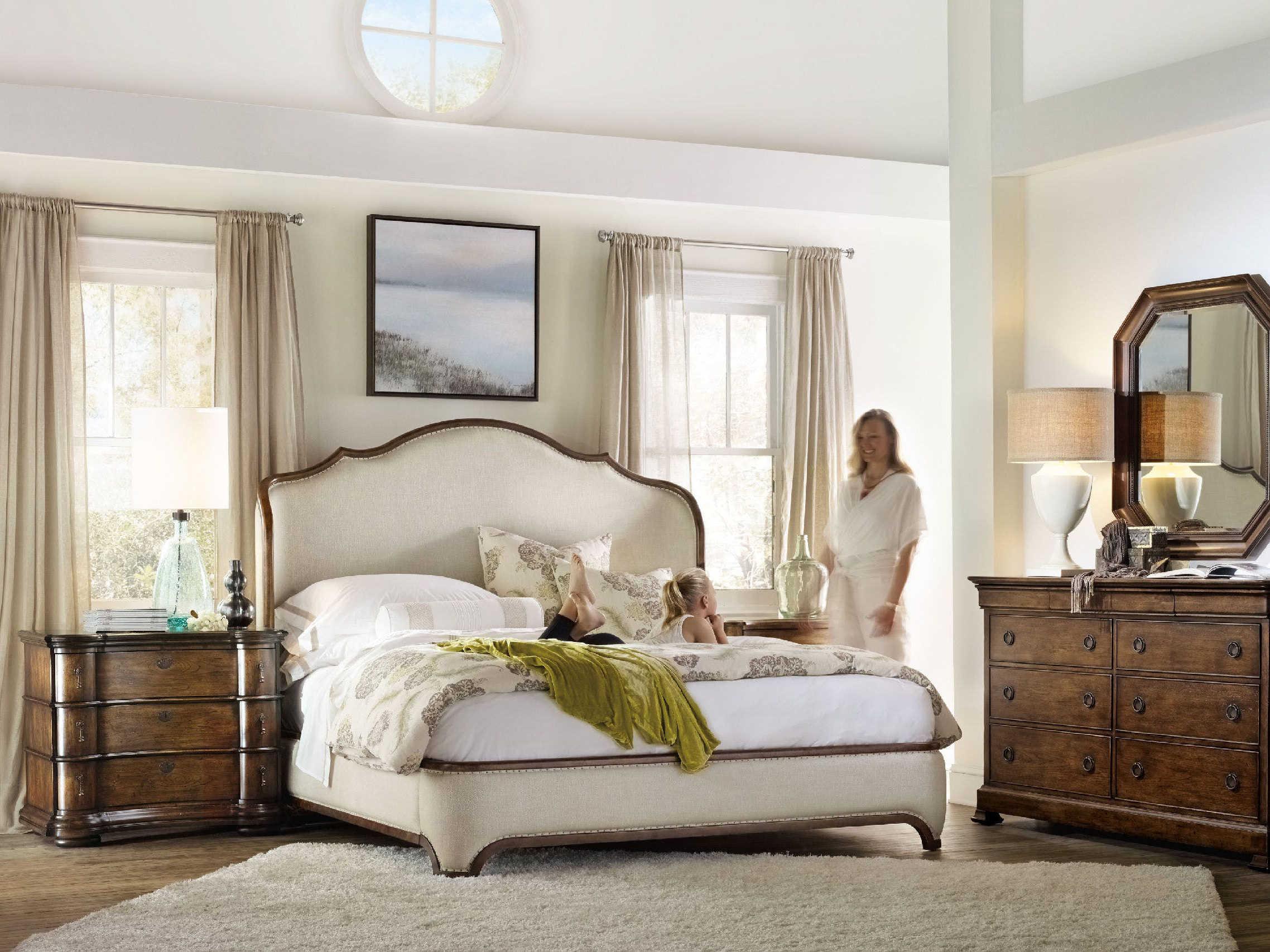 Hooker Furniture Archivist Bachelor 3-Drawers Brown Rubberwood Chest Nightstand