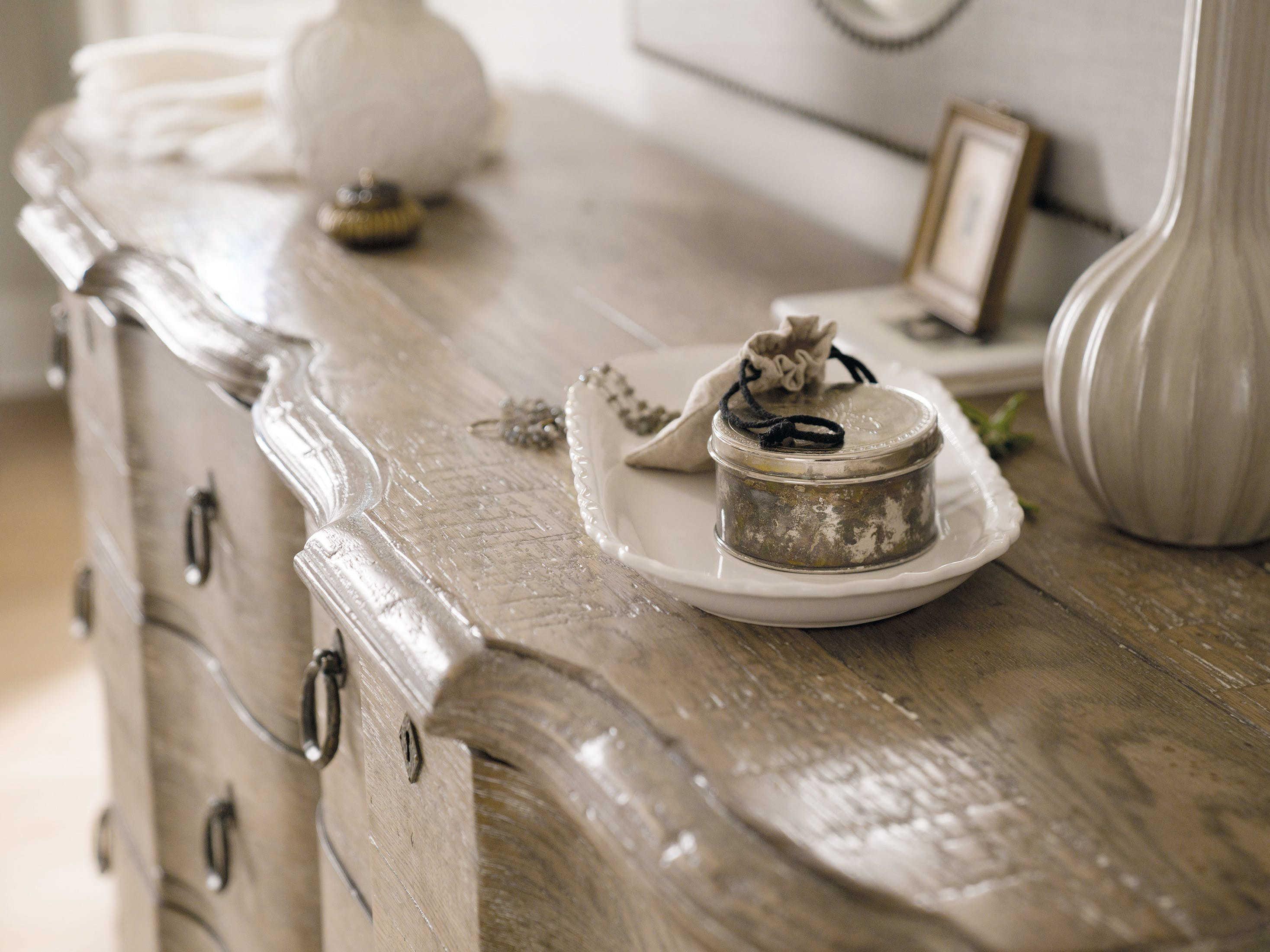 Hooker Furniture Boheme Adante 8-Drawers Brown Cedar Wood Double Dresser