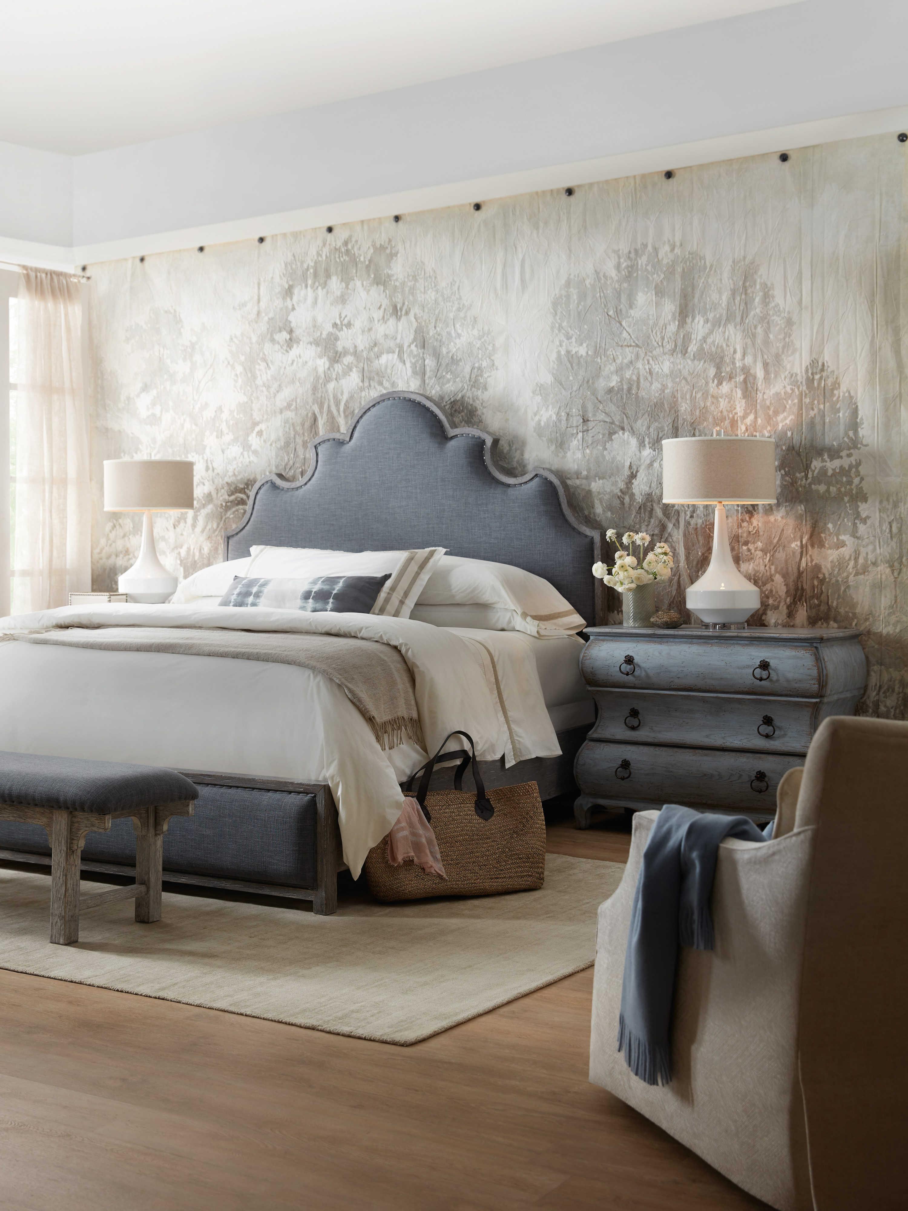 Hooker Furniture Beaumont Bachelors 3-Drawers Cedar Wood Chest Nightstand