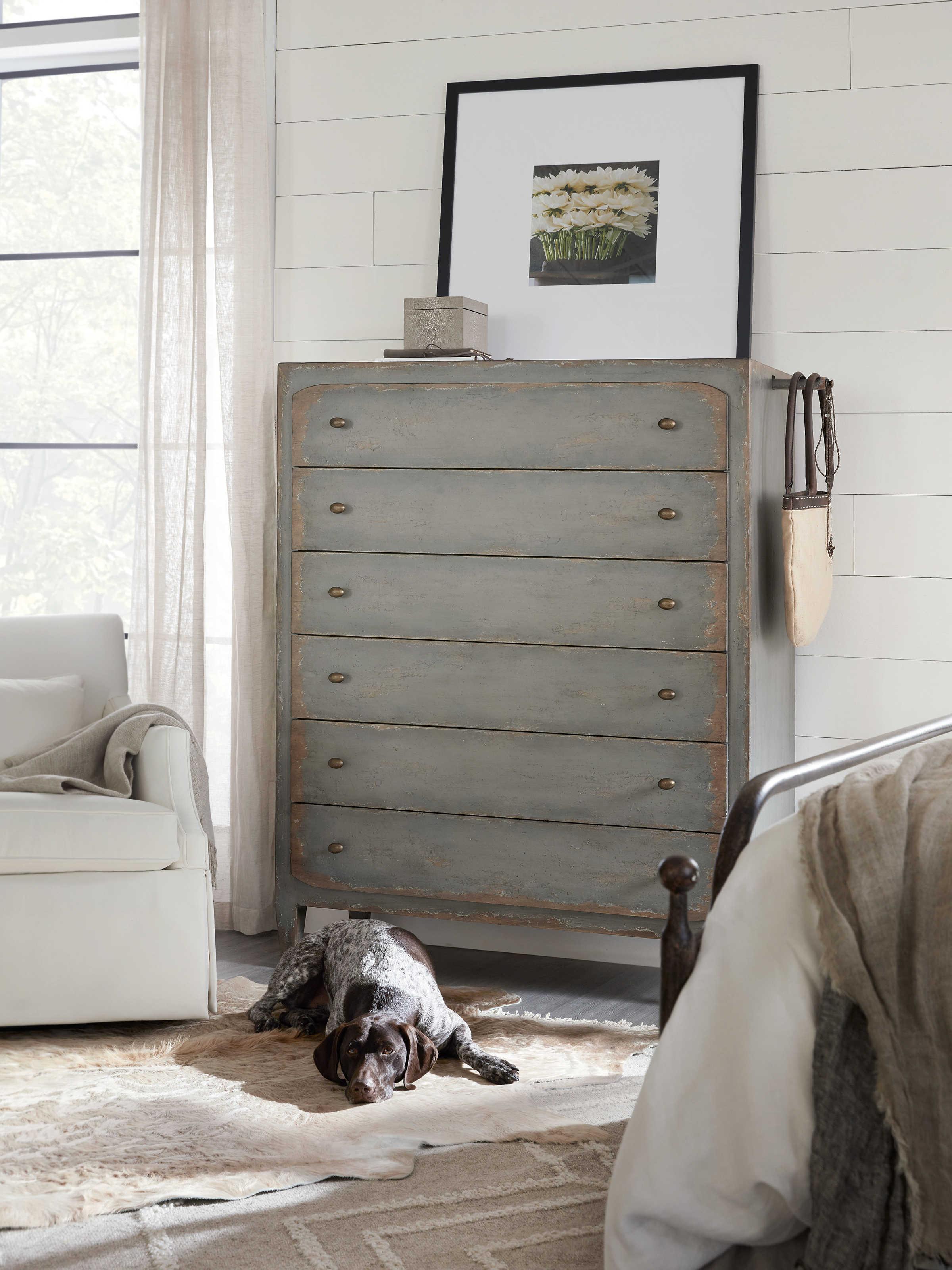 Hooker Furniture Ciao Bella 6-Drawers Gray Cedar Wood Accent Chest