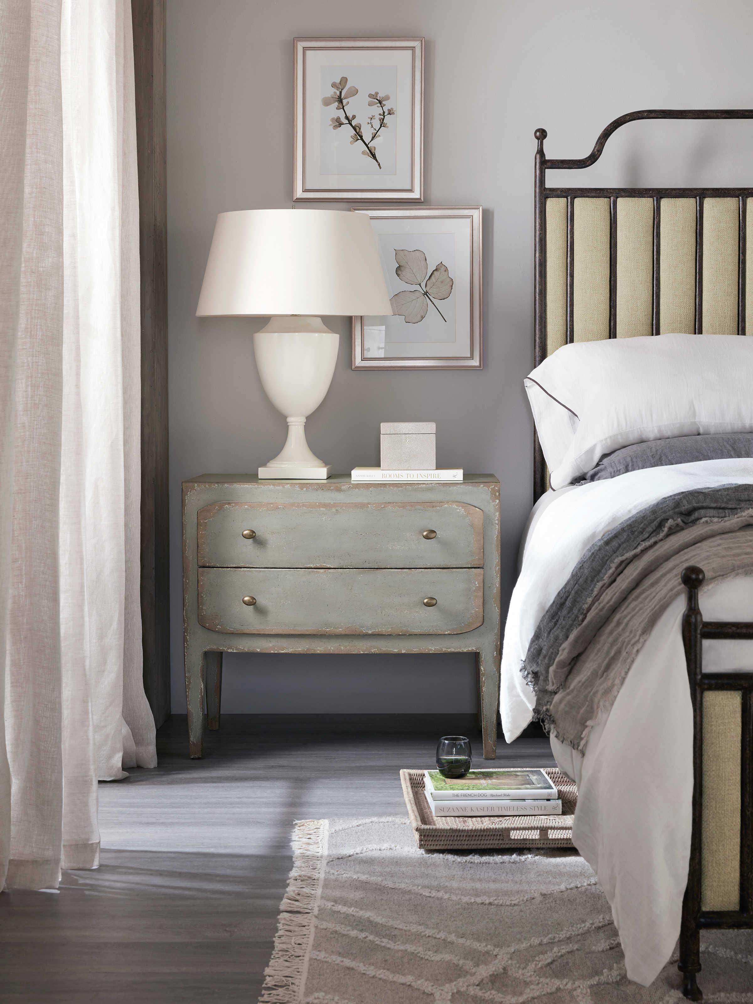 Hooker Furniture Ciao Bella 2-Drawers Hardwood Nightstand