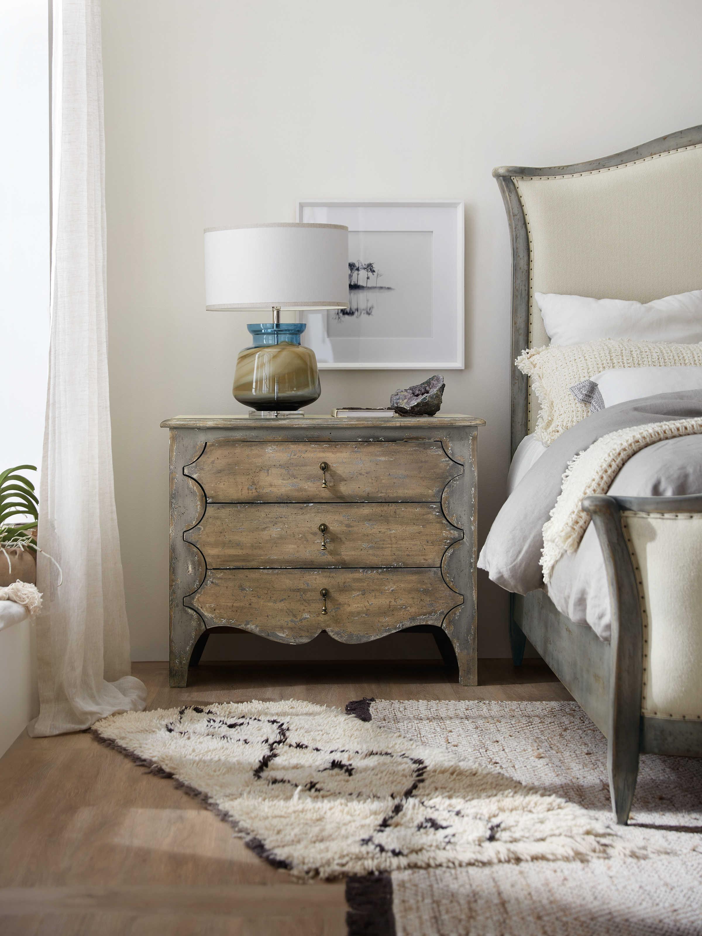 Hooker Furniture Ciao Bella 3-Drawers Brown Hardwood Chest Nightstand