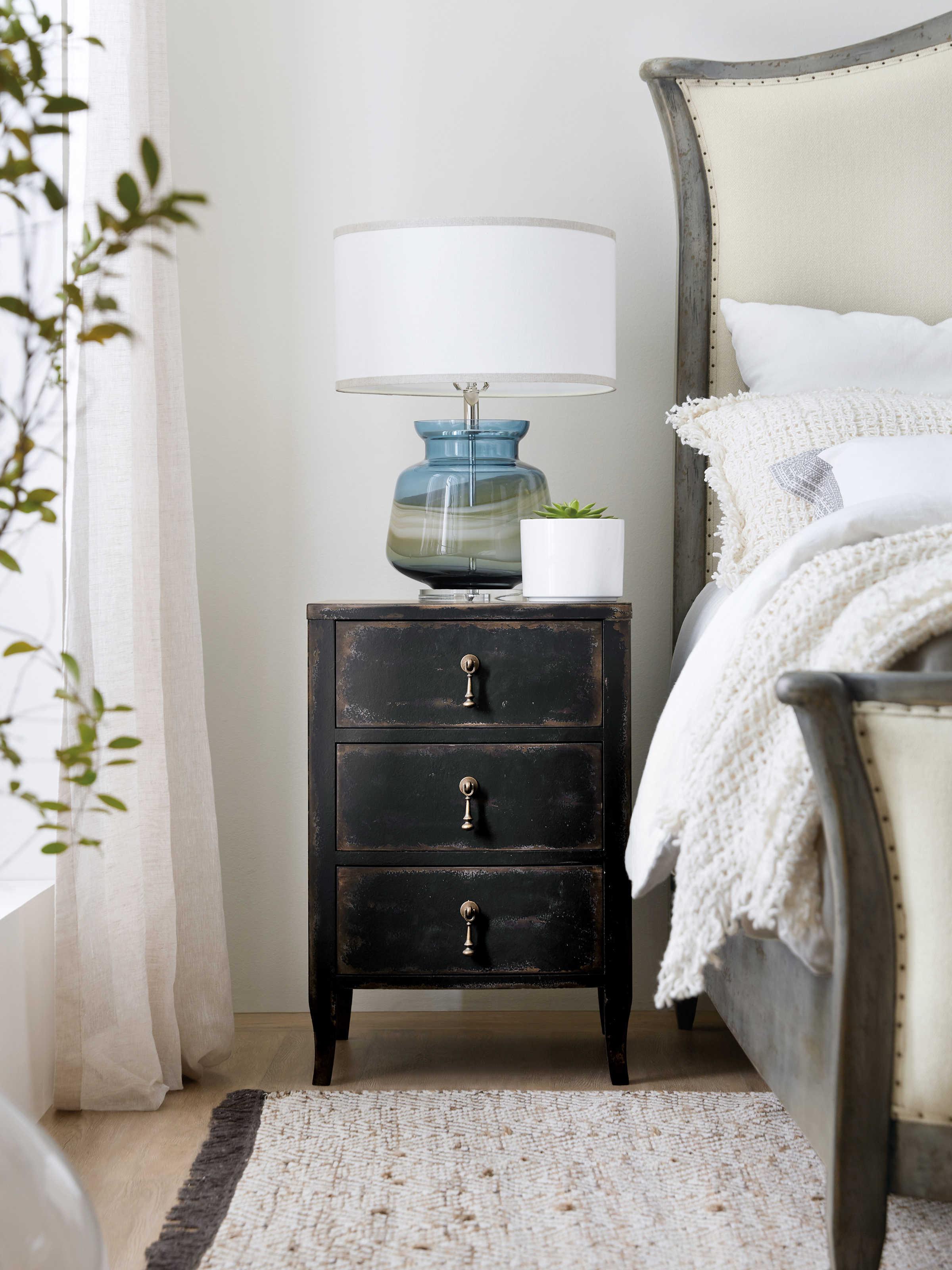 Luxecor Heritage 3-Drawers Hardwood Nightstand