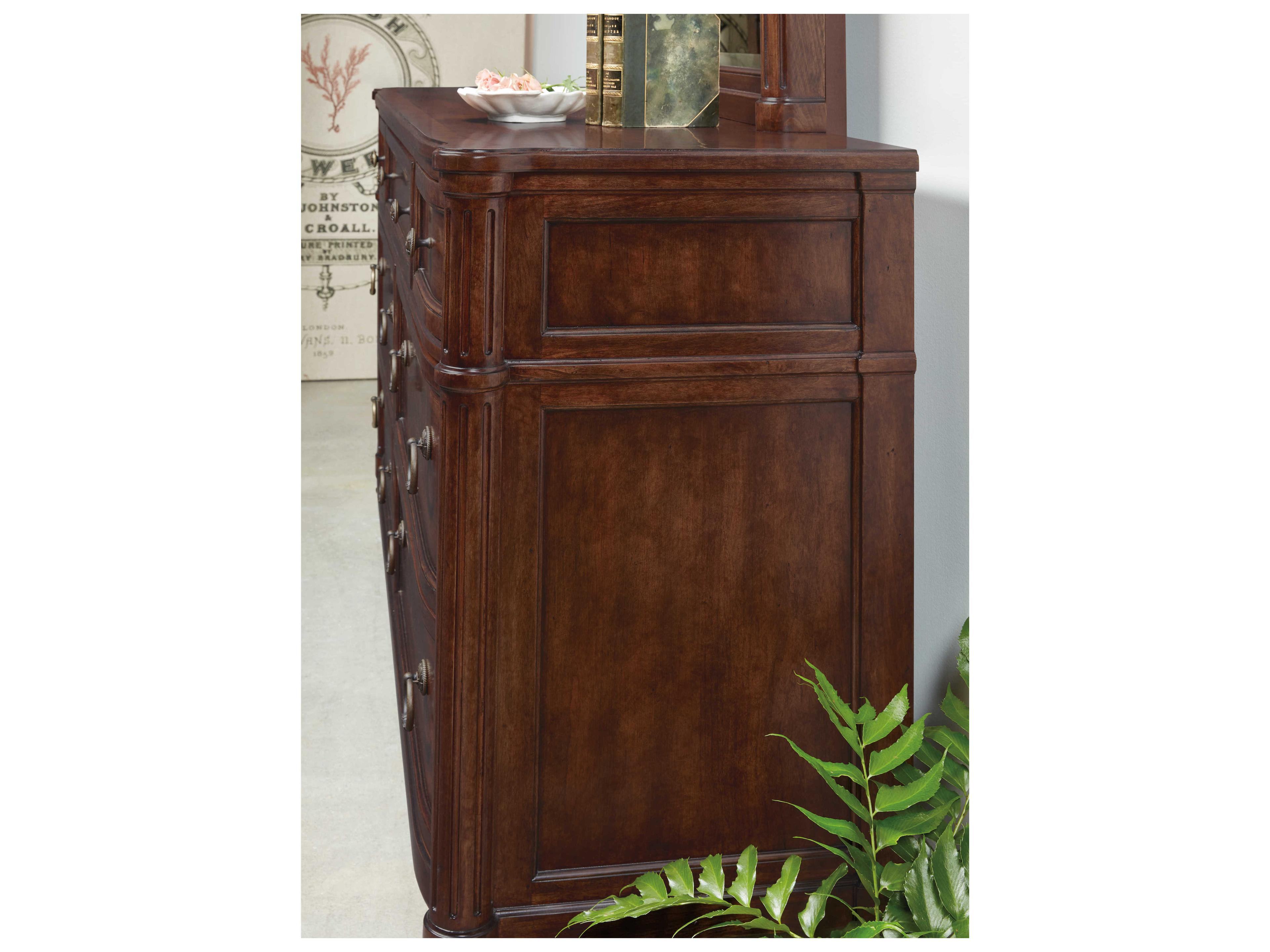 Hooker Furniture Charleston 7-Drawers Cherry Wood Dresser