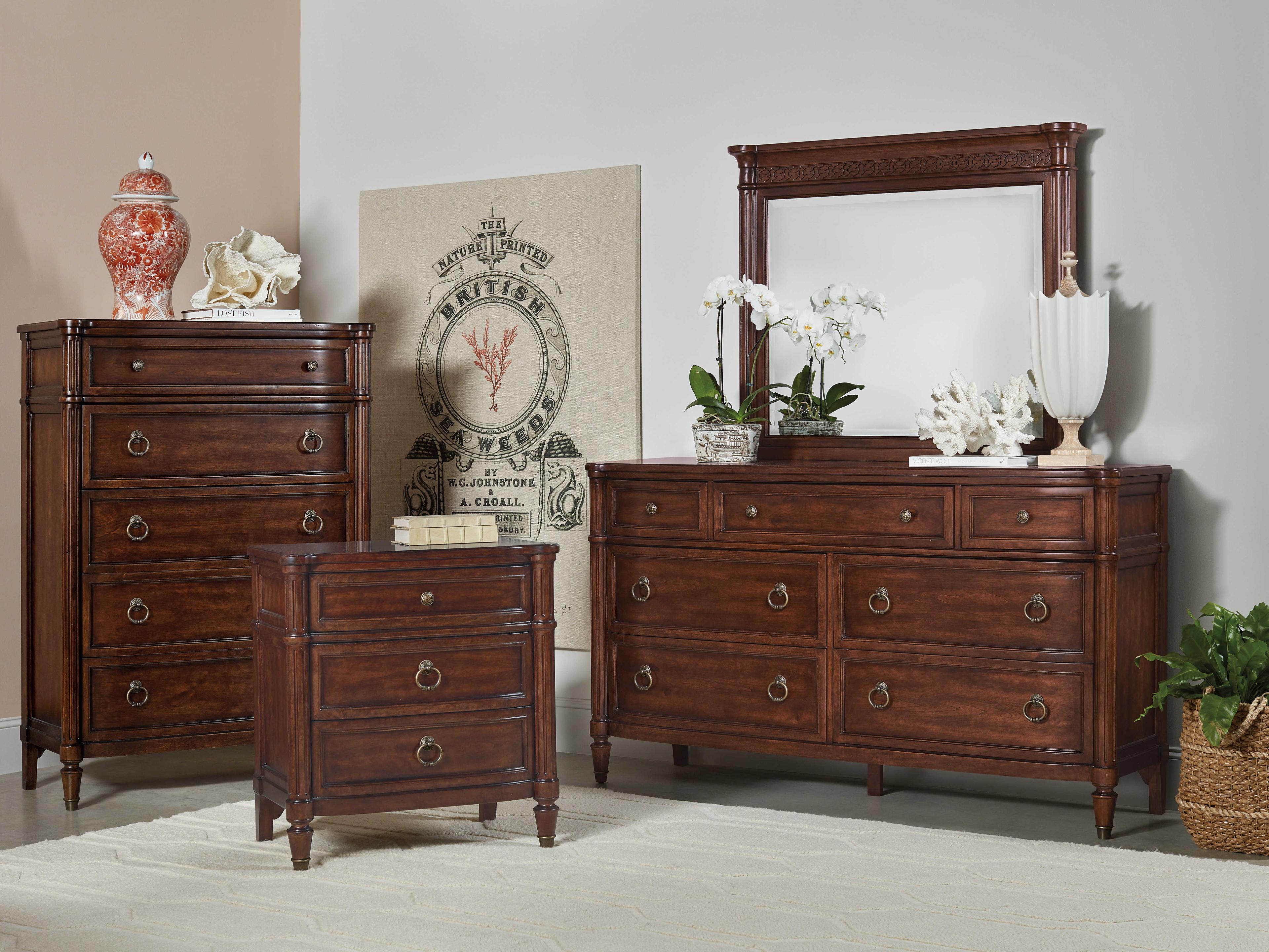 Hooker Furniture Charleston 7-Drawers Cherry Wood Dresser