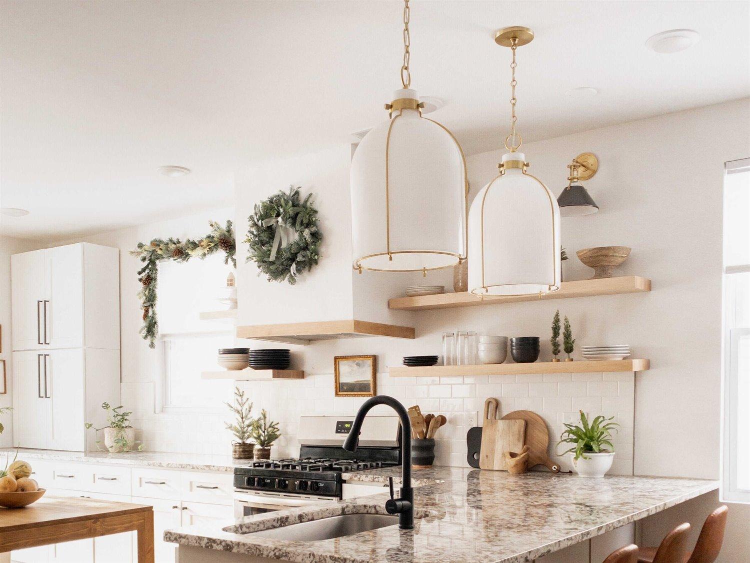 Hudson Valley Eldridge 1-Light Aged Brass Bell Pendant