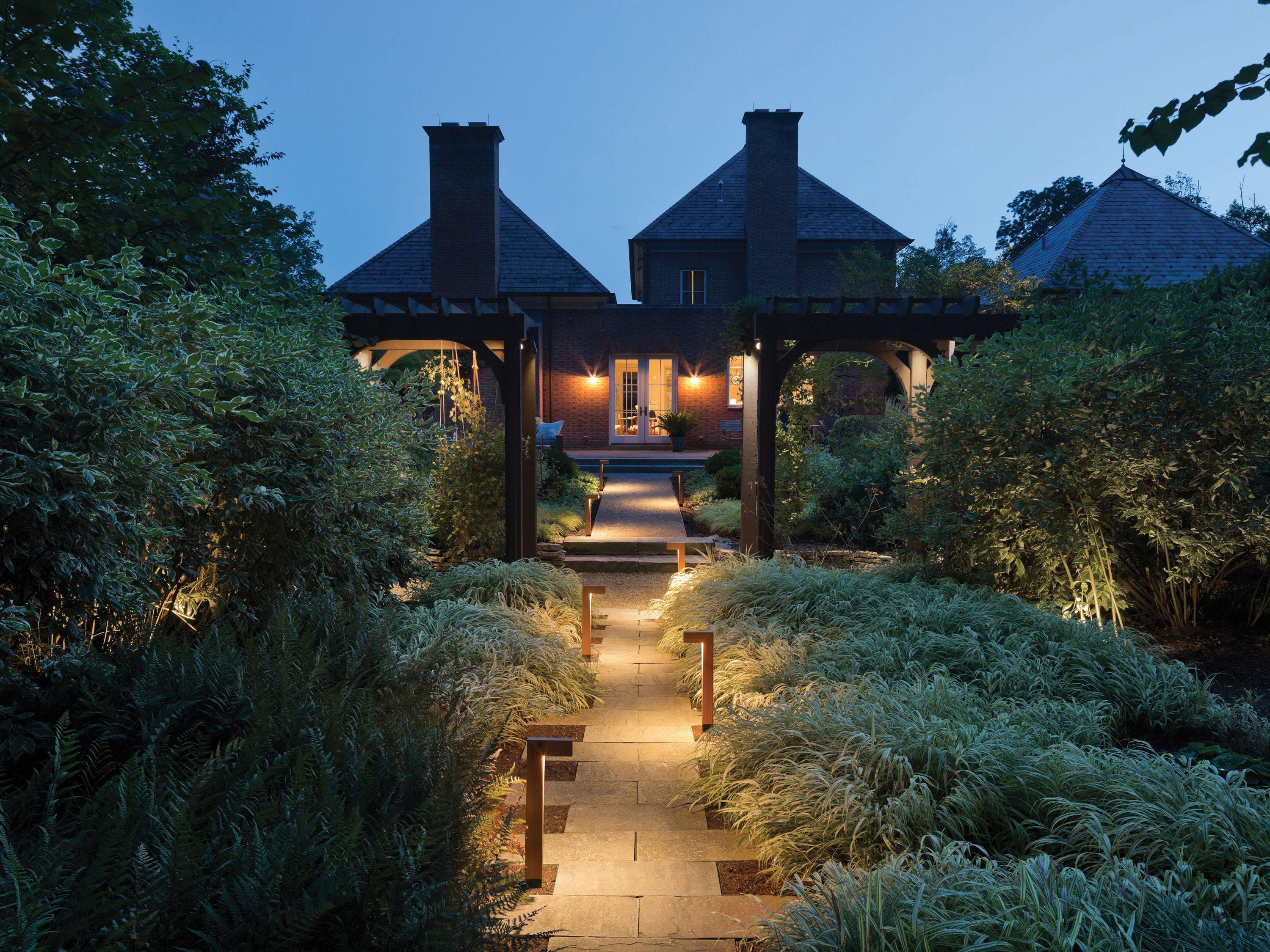 Hinkley Atlantis 1 - Light Outdoor Path Light