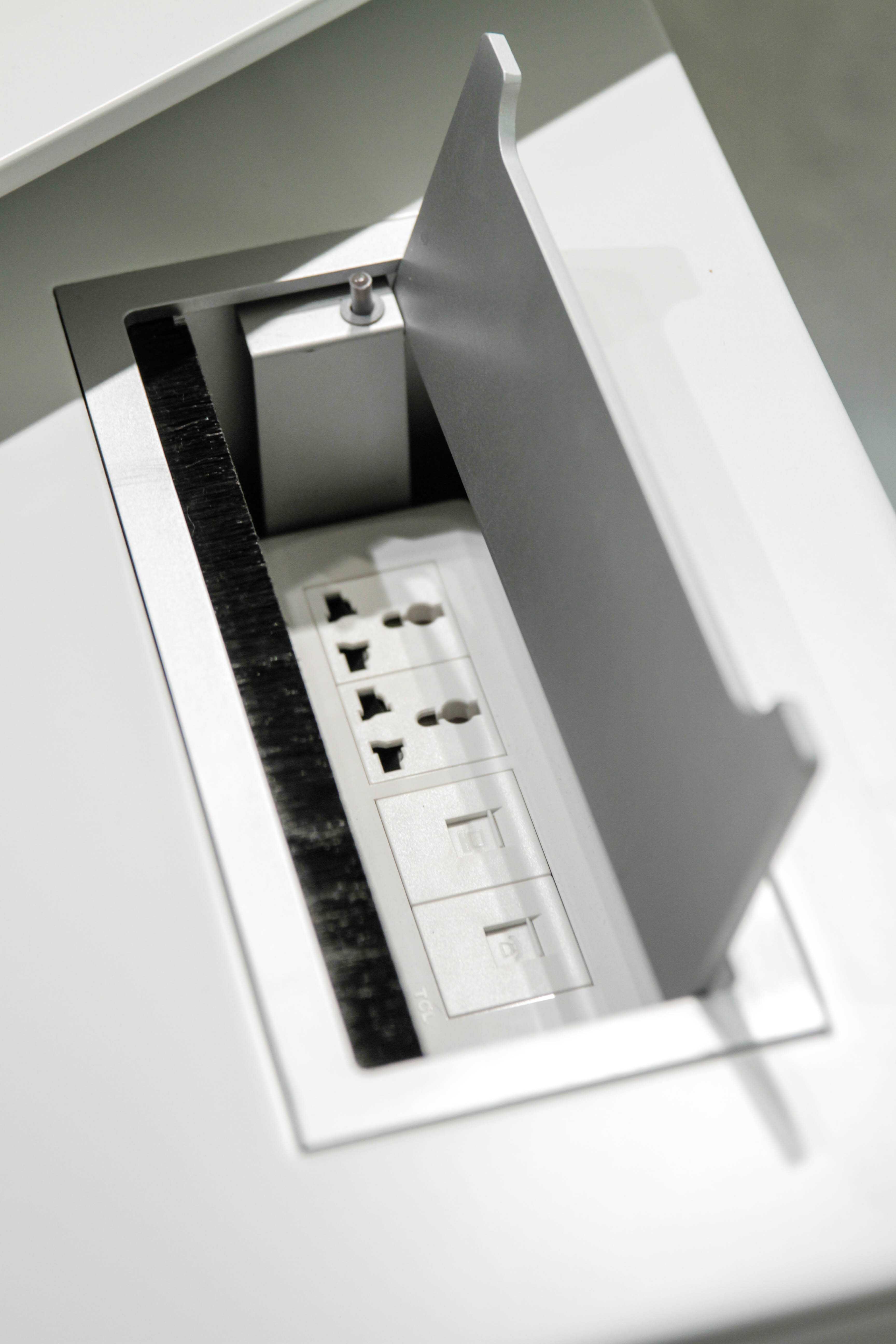 Unique Furniture White L-Shaped Desk