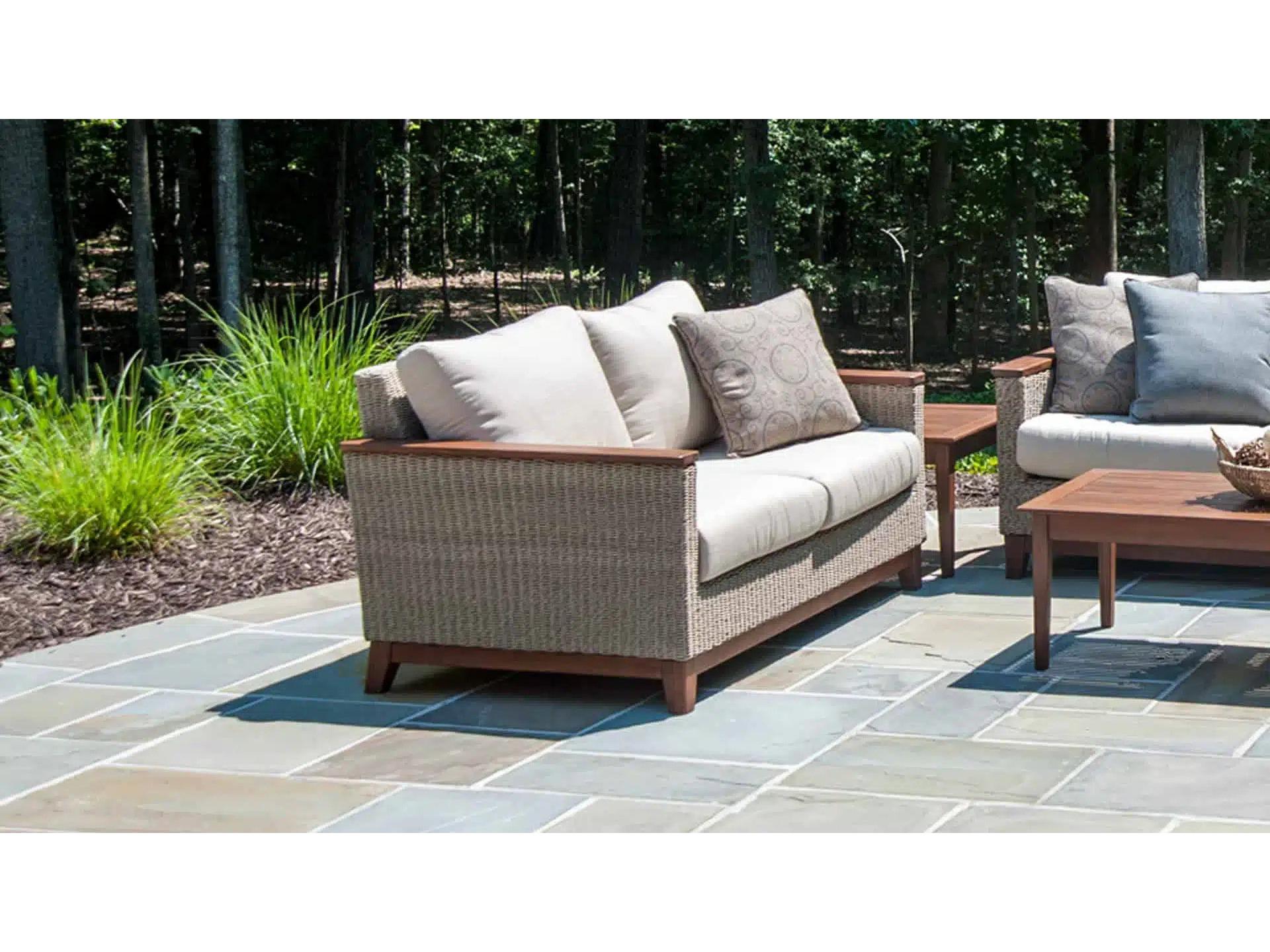 Jensen Outdoor Coral Loveseat /Natural