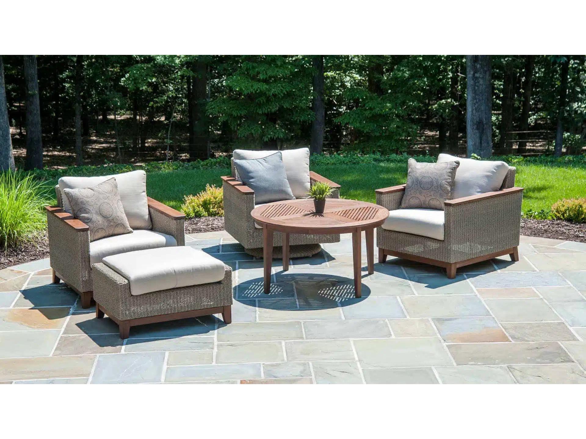 Jensen Outdoor Coral Swivel Rocker Chair /Natural