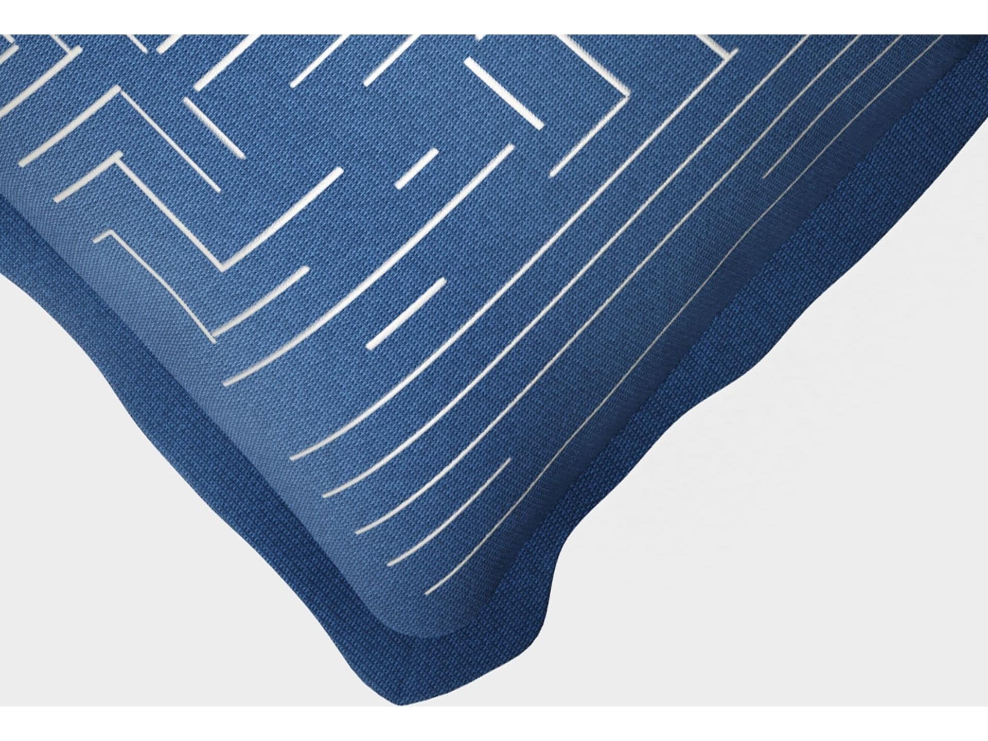 Jensen Outdoor Performance Plume Embroidery 14" x 22" Maze - Indigo/Ivory