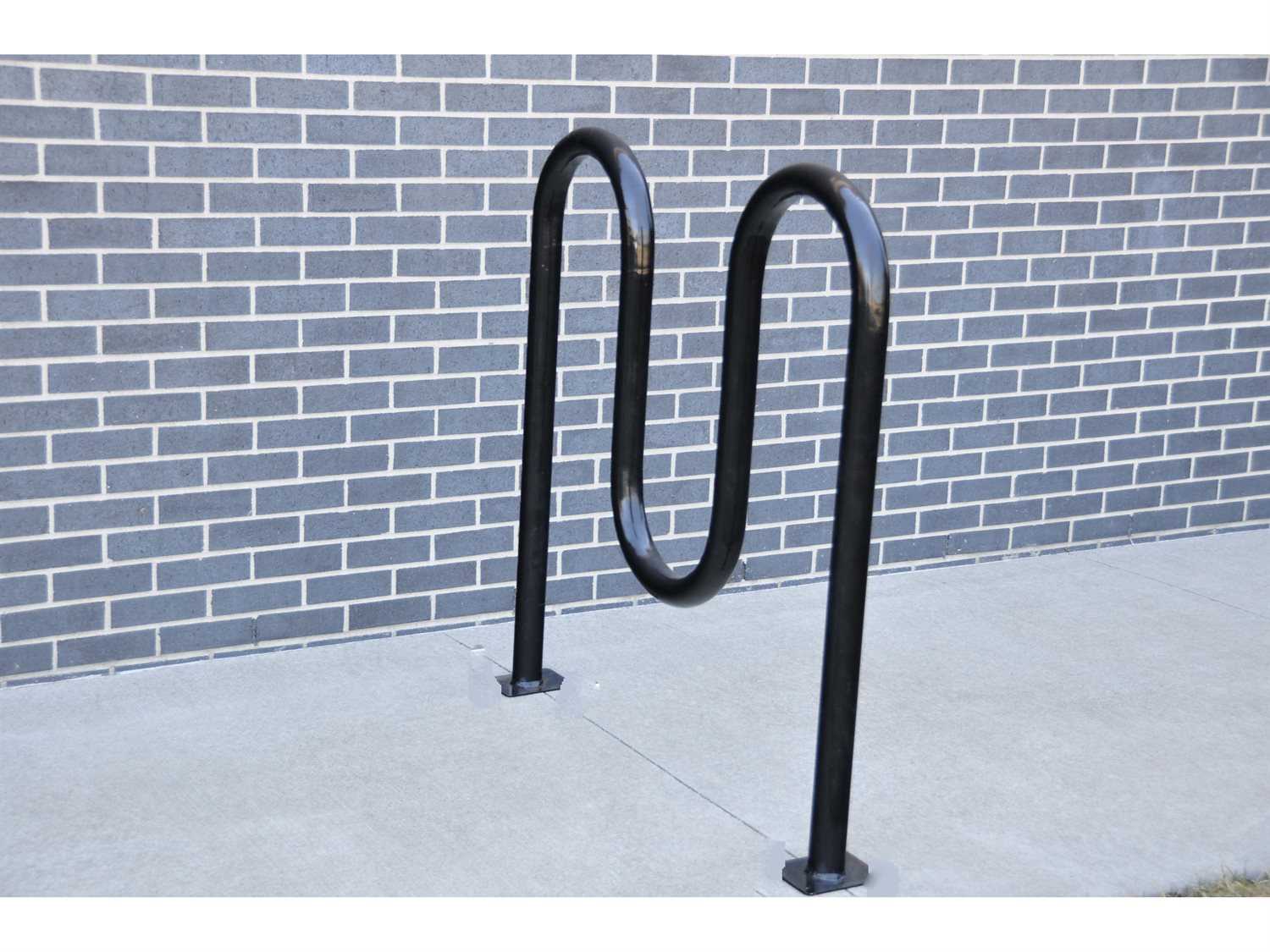 Frog Furnishings Steel 3 Loop Bike Rack In Ground