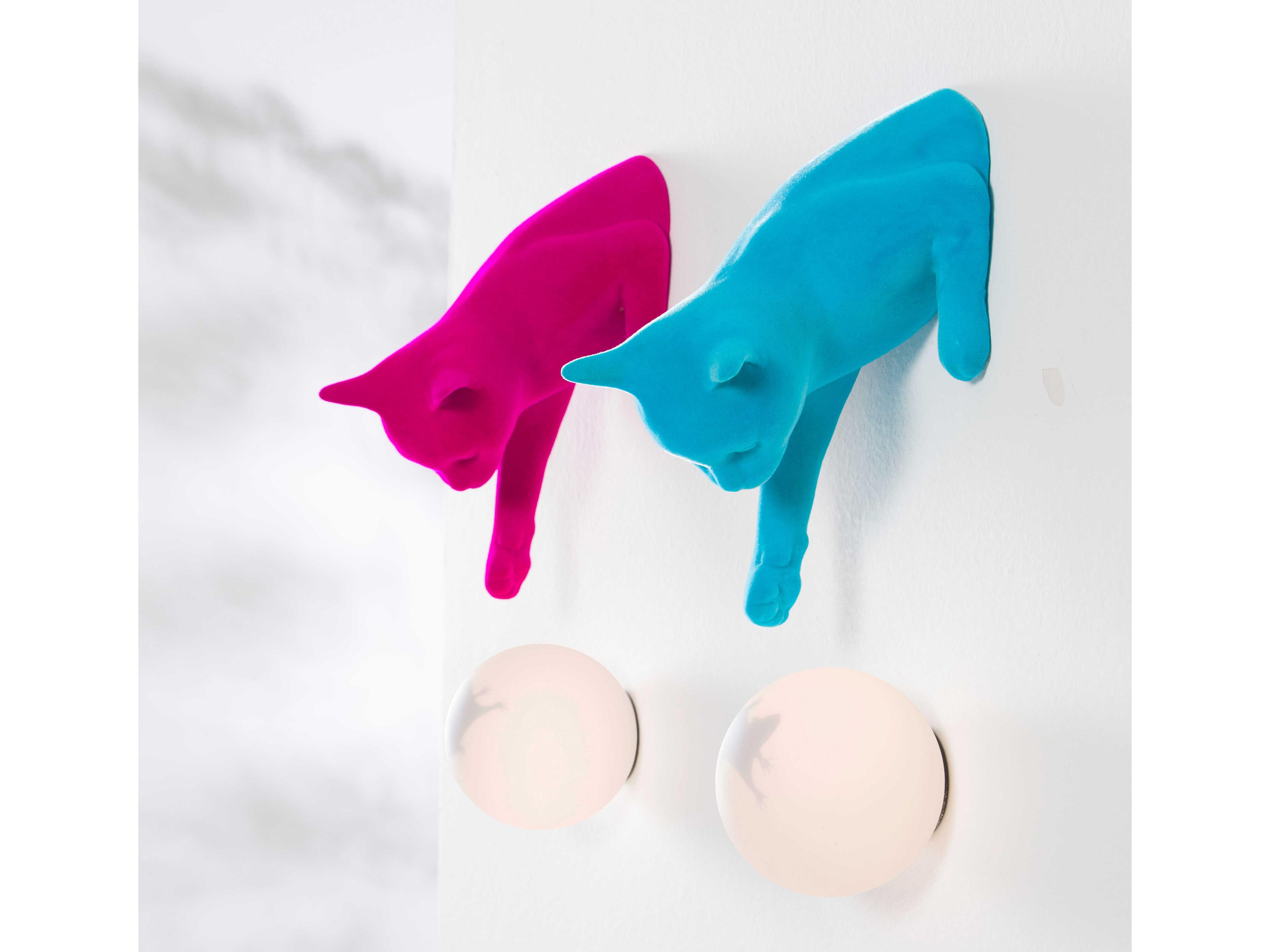 Karman Maoo 1-Light Fuchsia Pink Wall Sconce