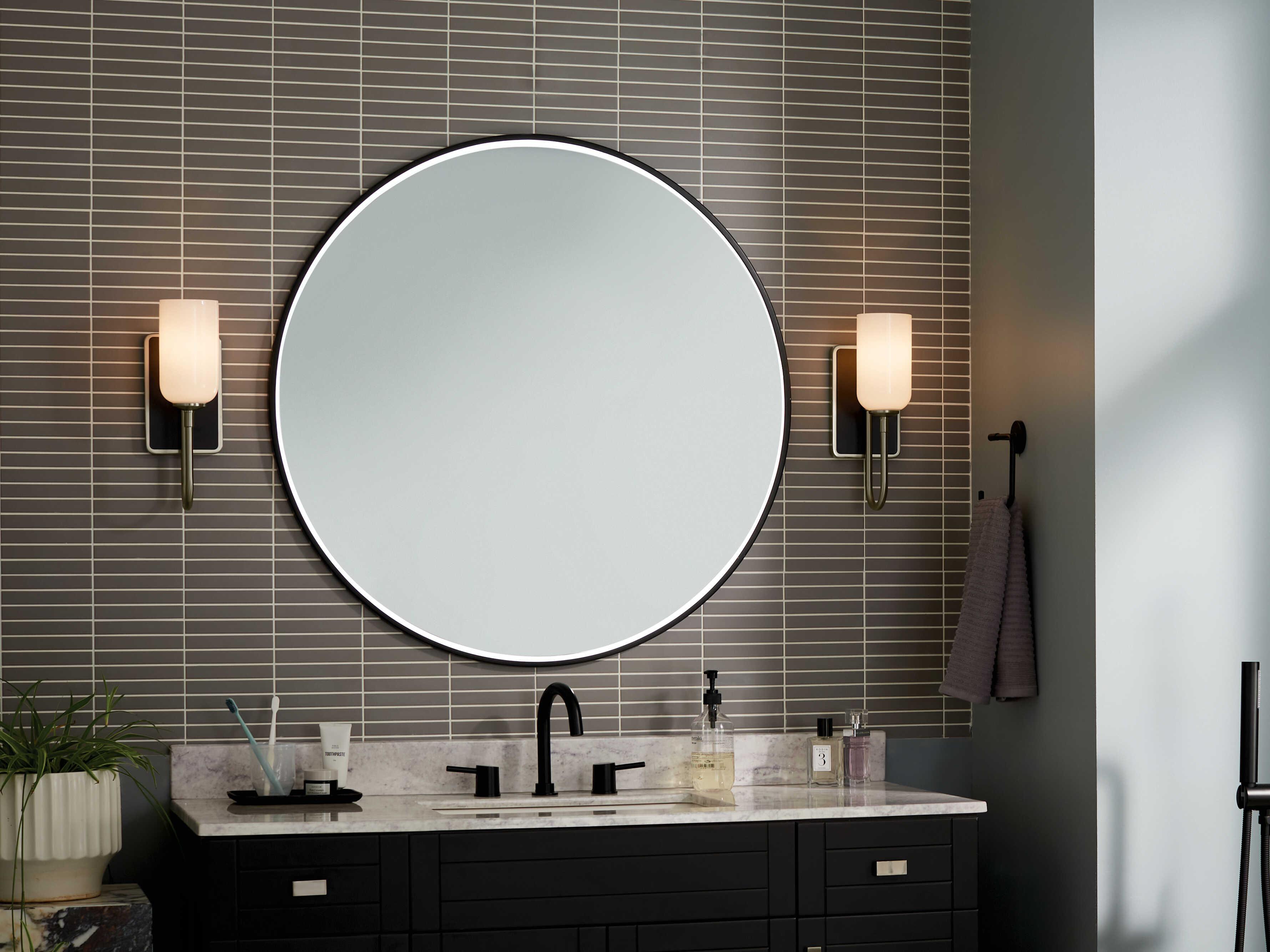 Kichler Solia 1-Light Brushed Nickel Glass Wall Sconce