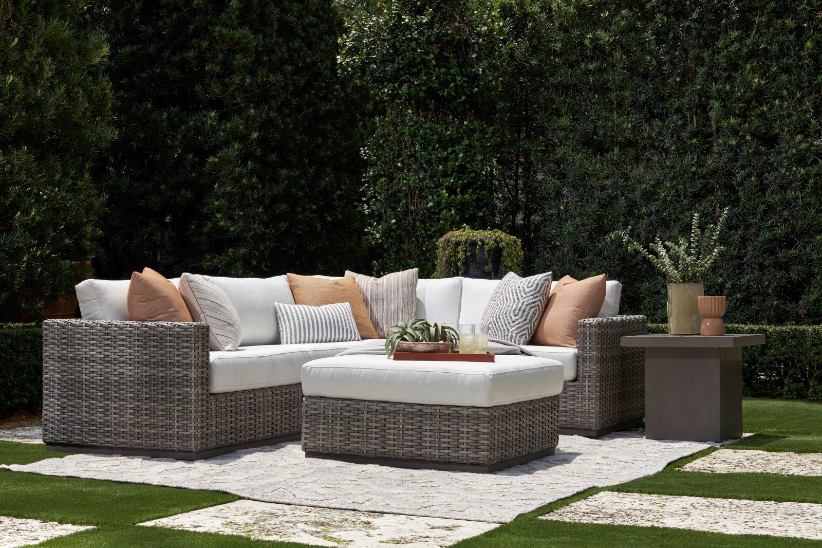 Lane Venture Hyannis Sectional Lounge Set