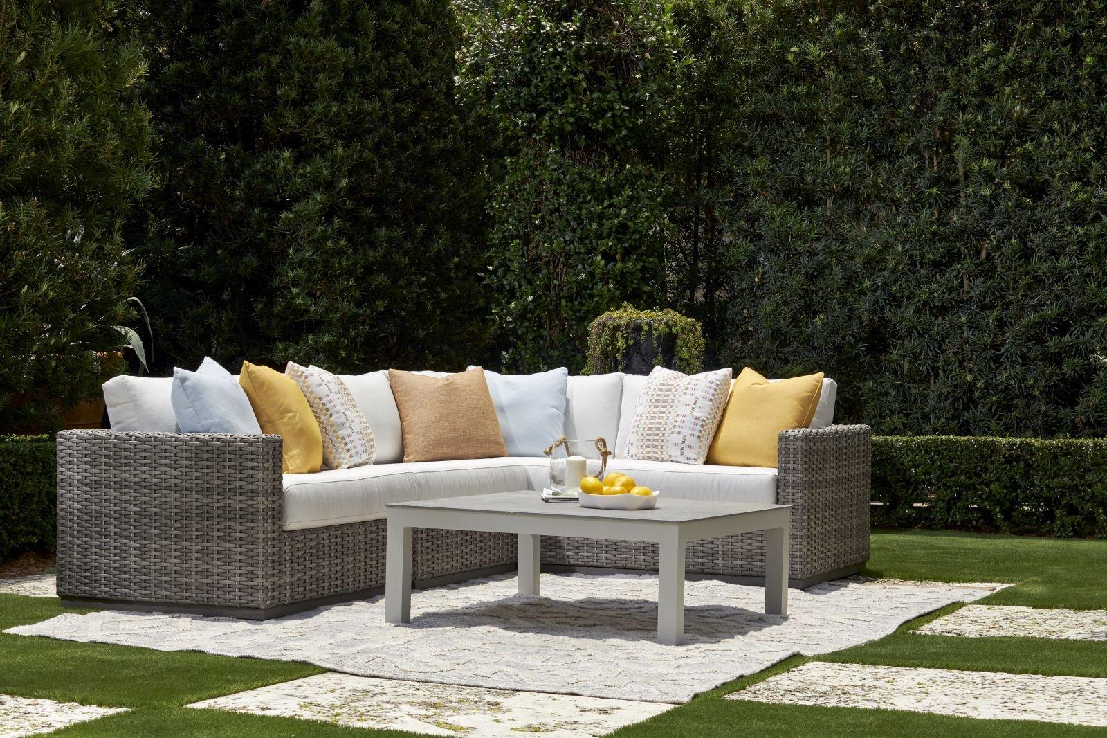 Lane Venture Hyannis Sectional Lounge Set