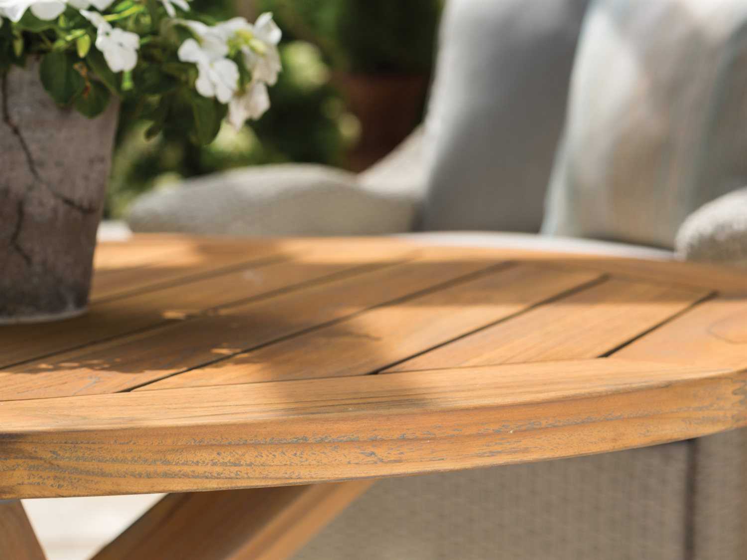 Lloyd Flanders Teak Round Pedestal Base Outdoor Patio Dining Table